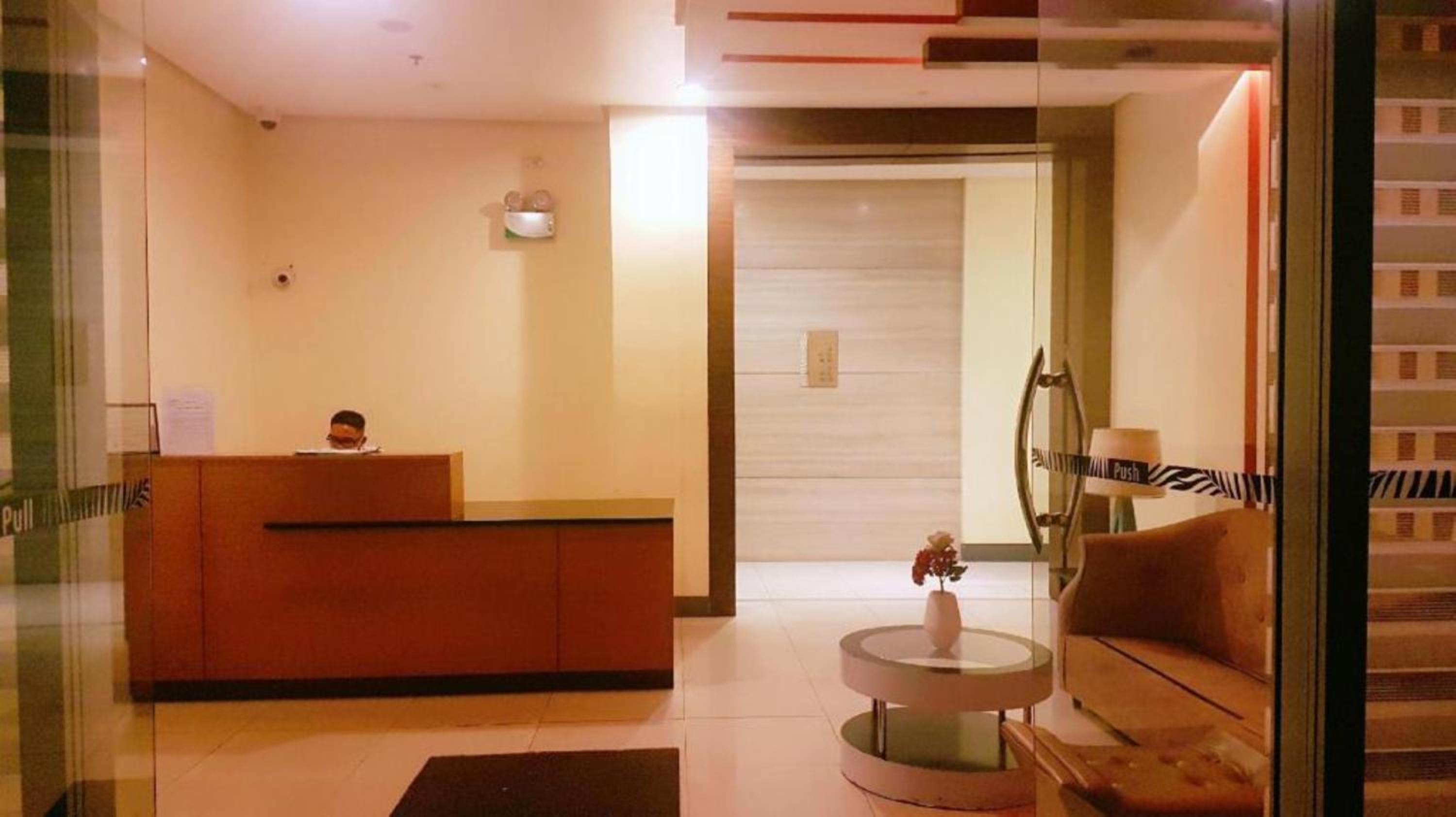 Del's Condotel across NAIA Terminal 3 view 5