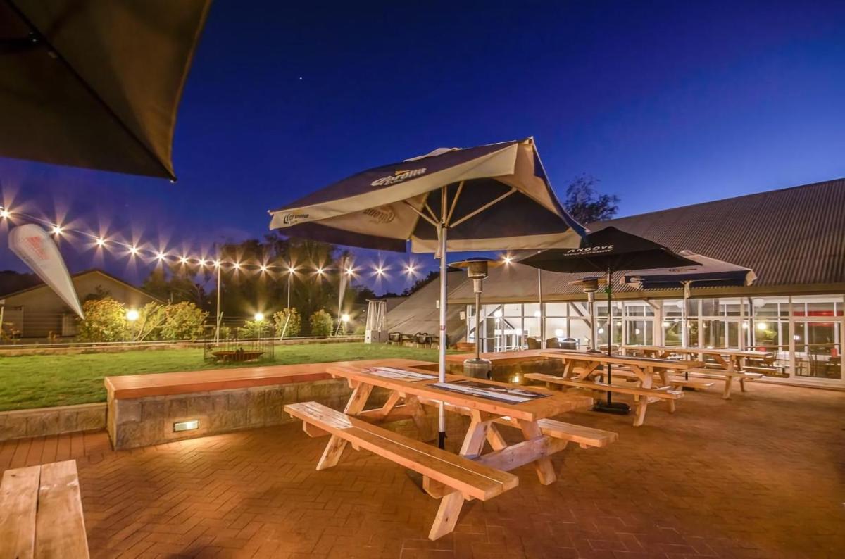 Horizons 201 - Lake Front Studio l Pool l Tennis Court l Bar l WiFi