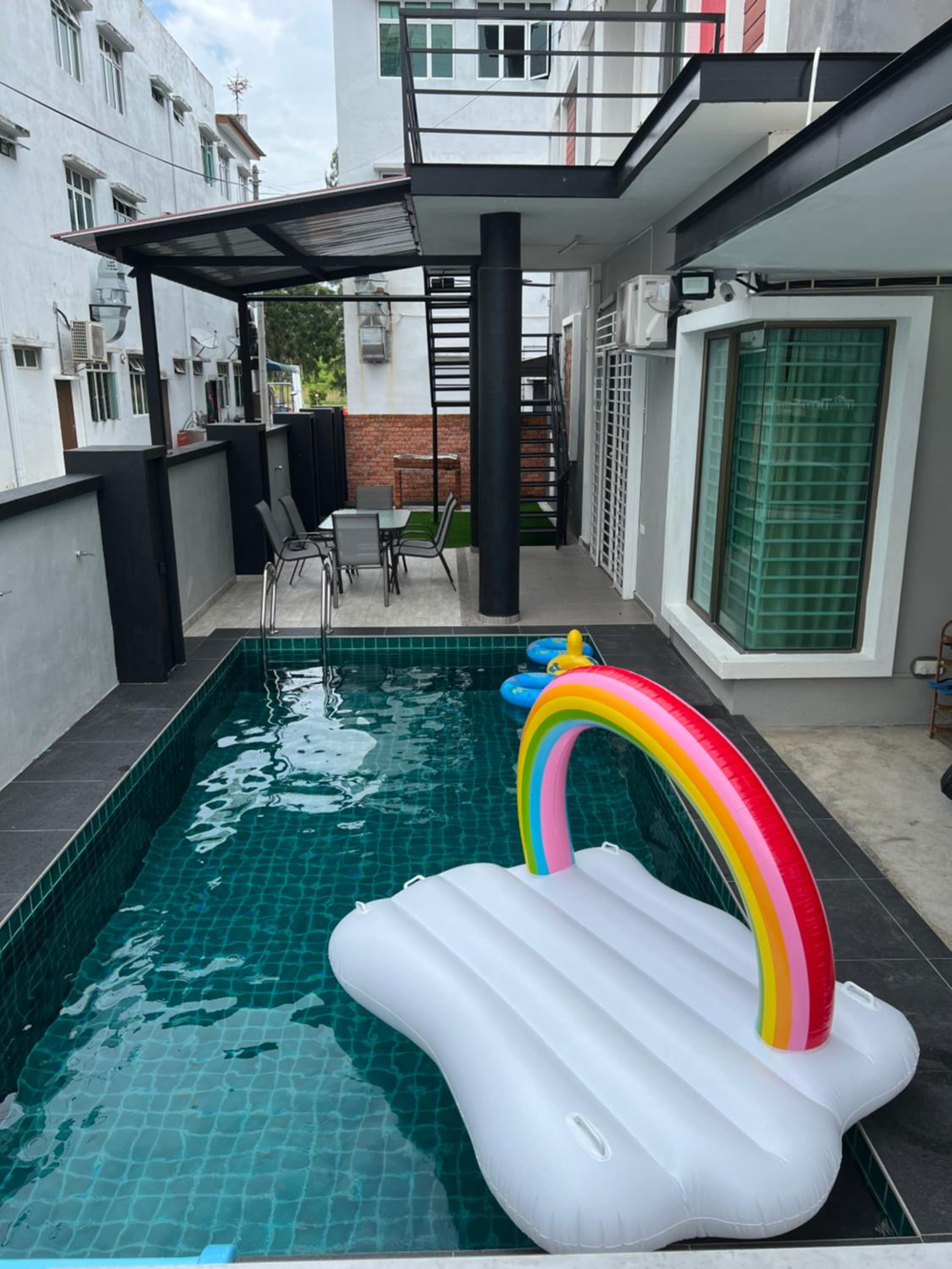 LeParis Swimming pool KTV BBQ Jonker 88 homestay photo 3