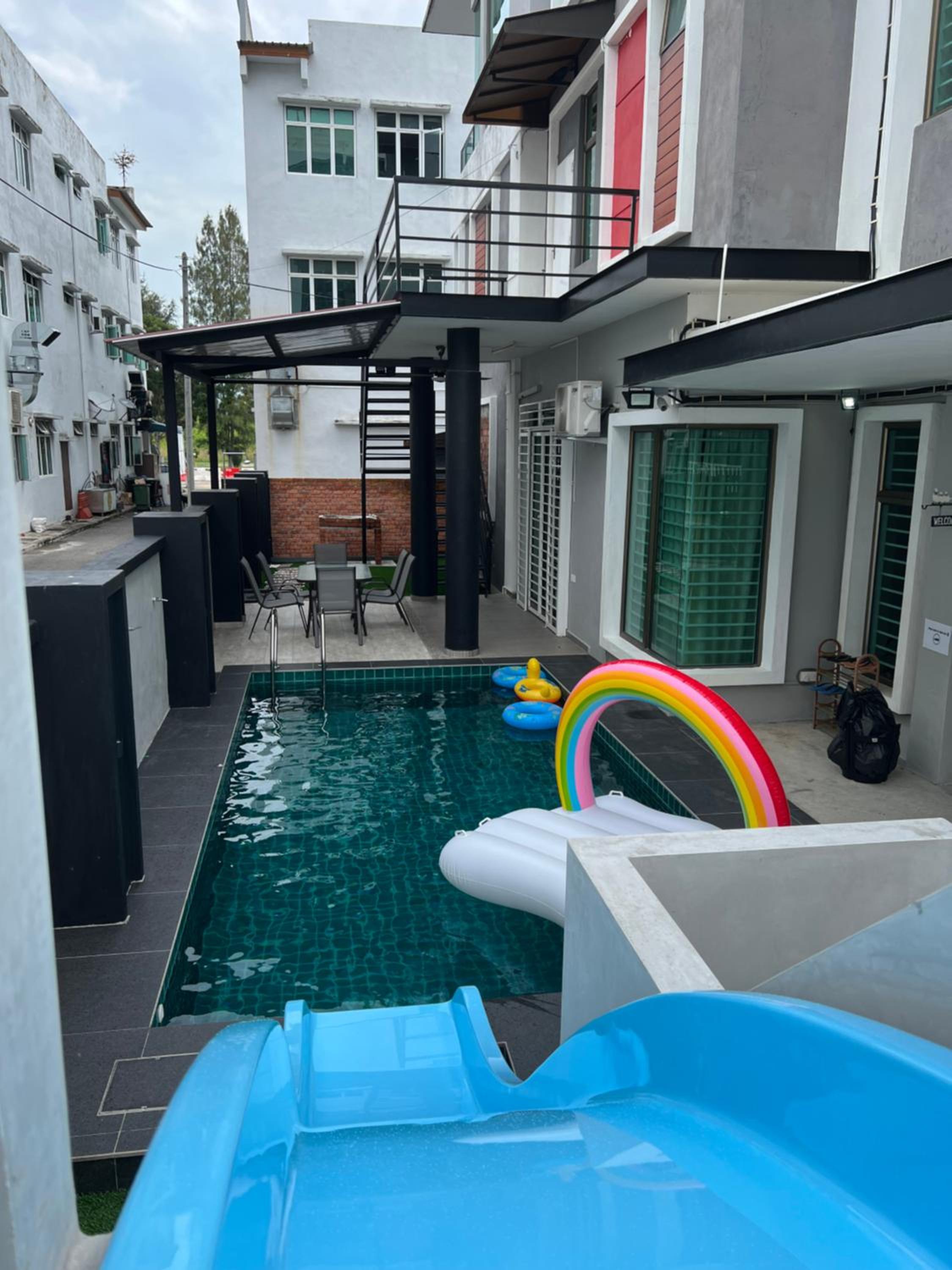 LeParis Swimming pool KTV BBQ Jonker 88 homestay photo 4
