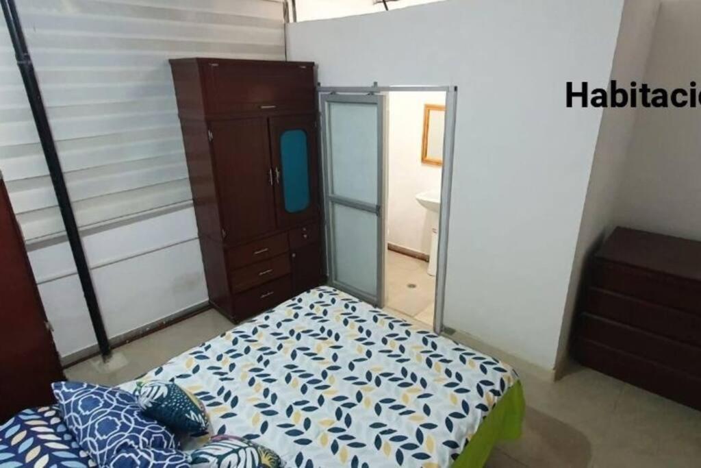 Departamento nuevo sector jipijapa por la plaza de toros Quito,planta baja, con patio, totalmente independiente, para 2 personas view 4