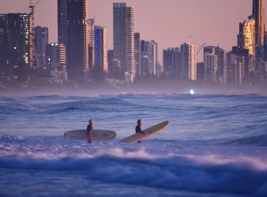 Gorgeous Studio right in the heart of Surfers