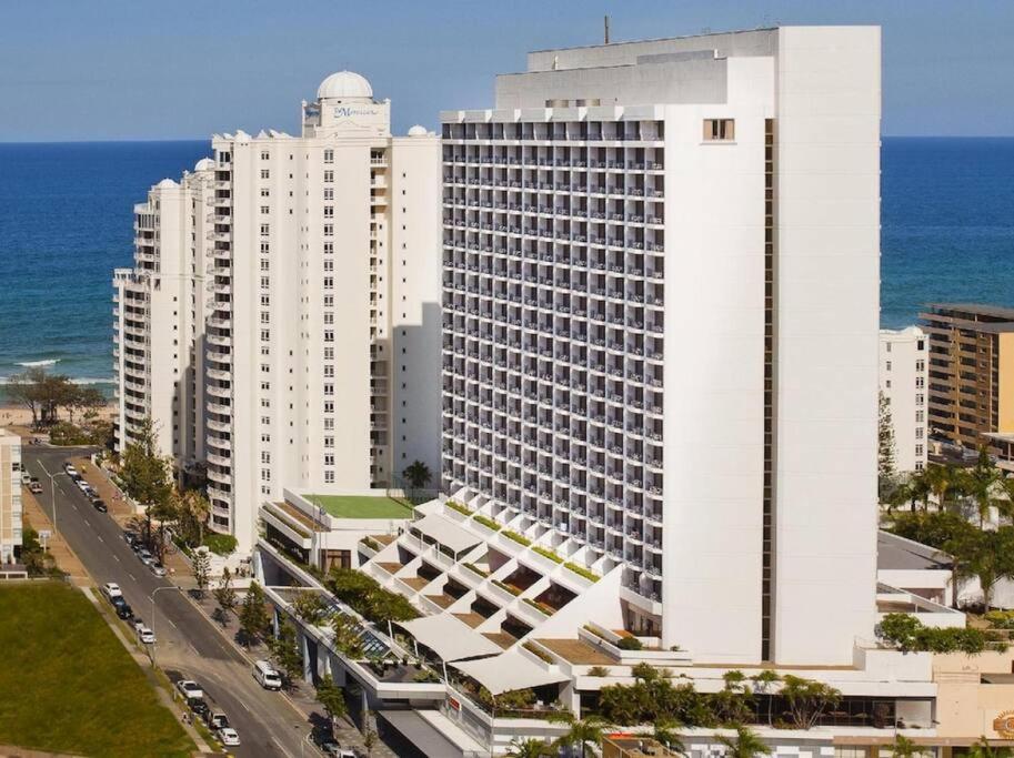 Gorgeous Studio right in the heart of Surfers