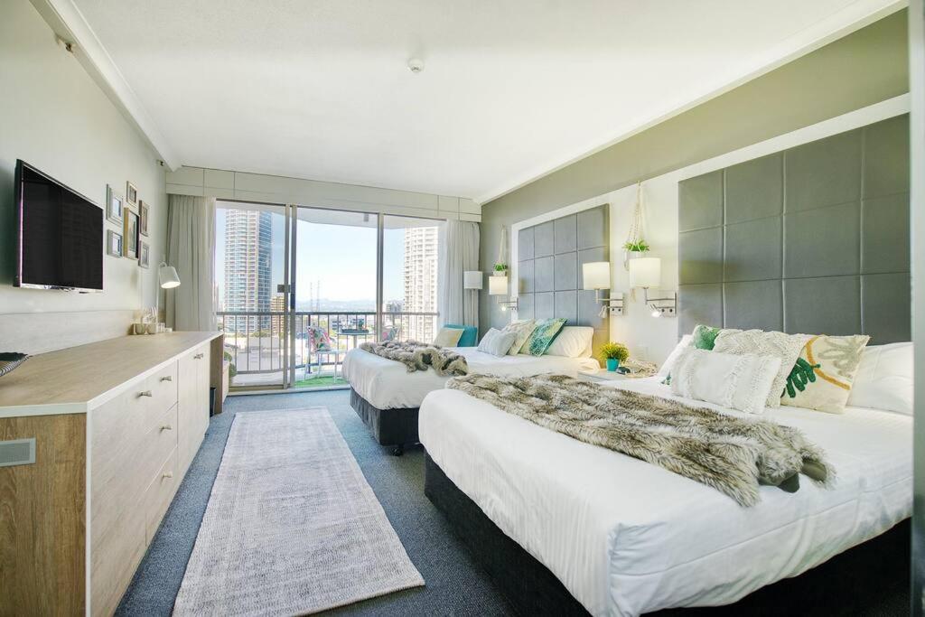 Gorgeous Studio right in the heart of Surfers