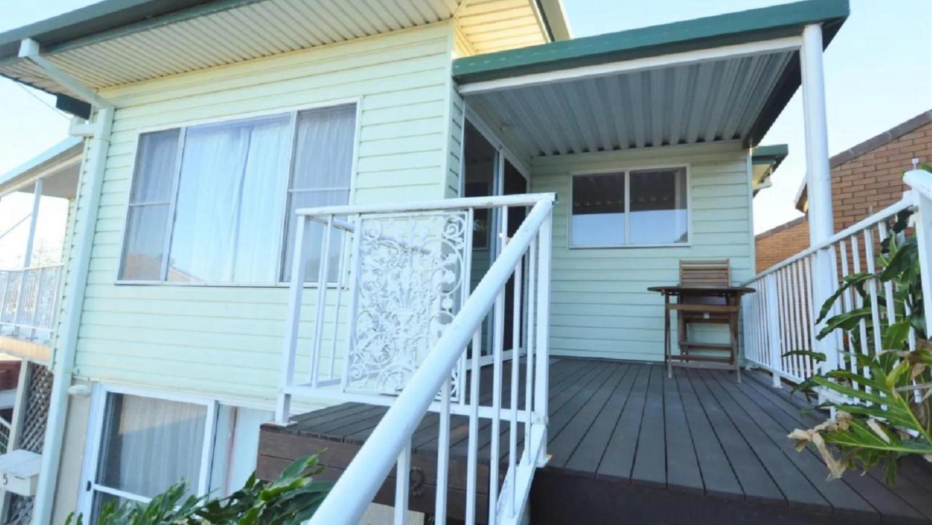 Hotel Unit 2 5 Pilot St Yamba - Image 1