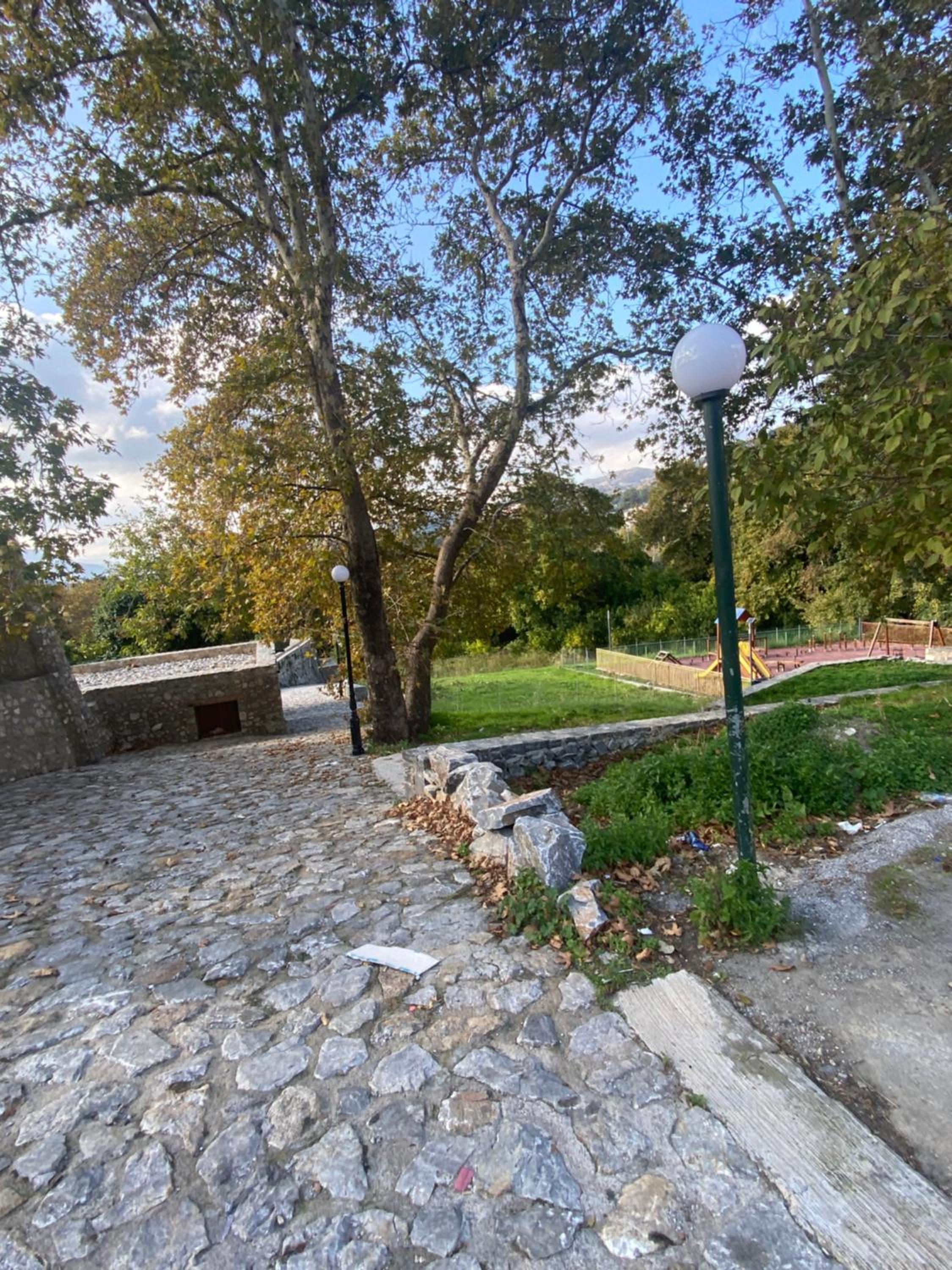 Costas Inn
