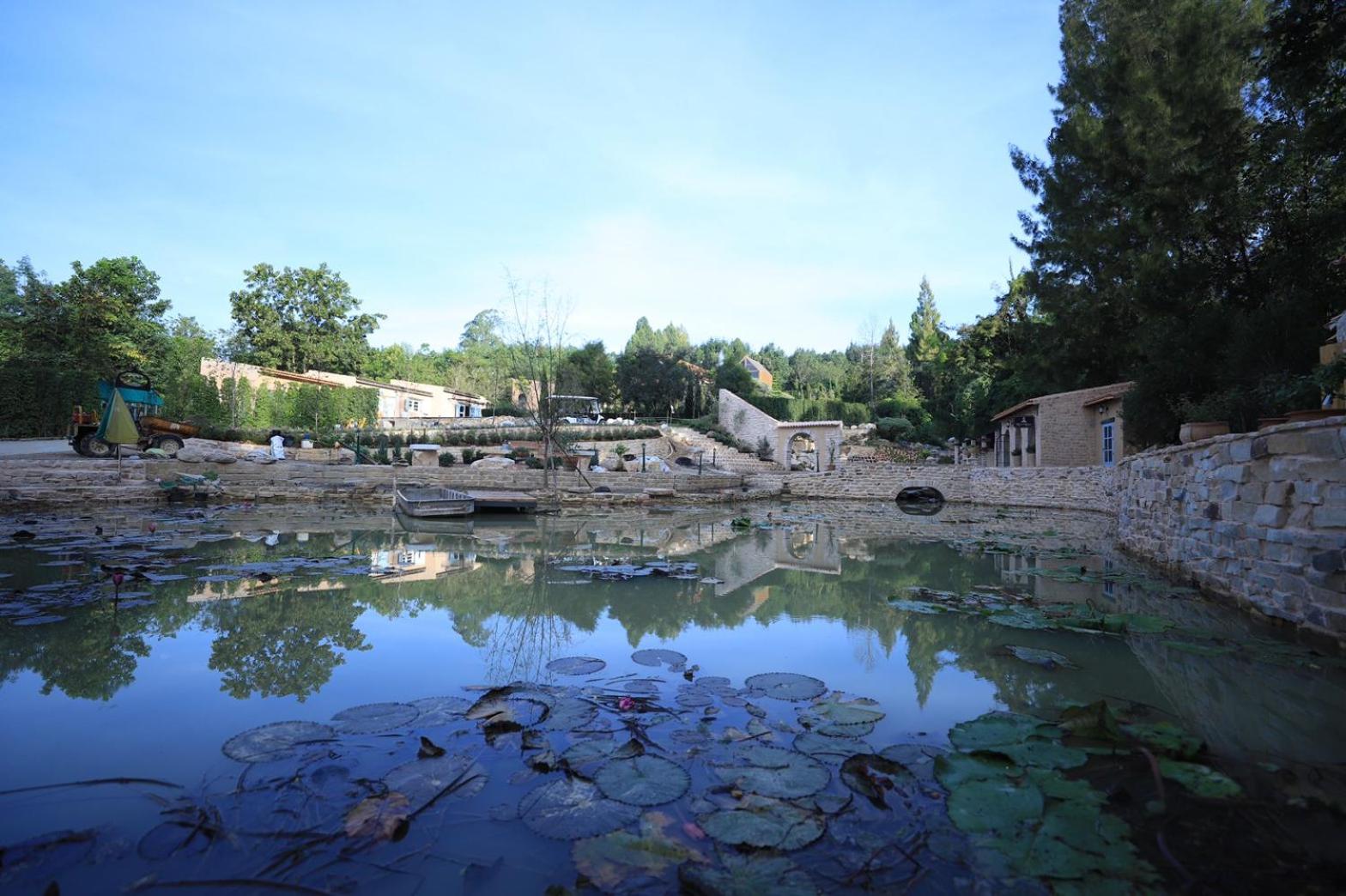 swimming pool