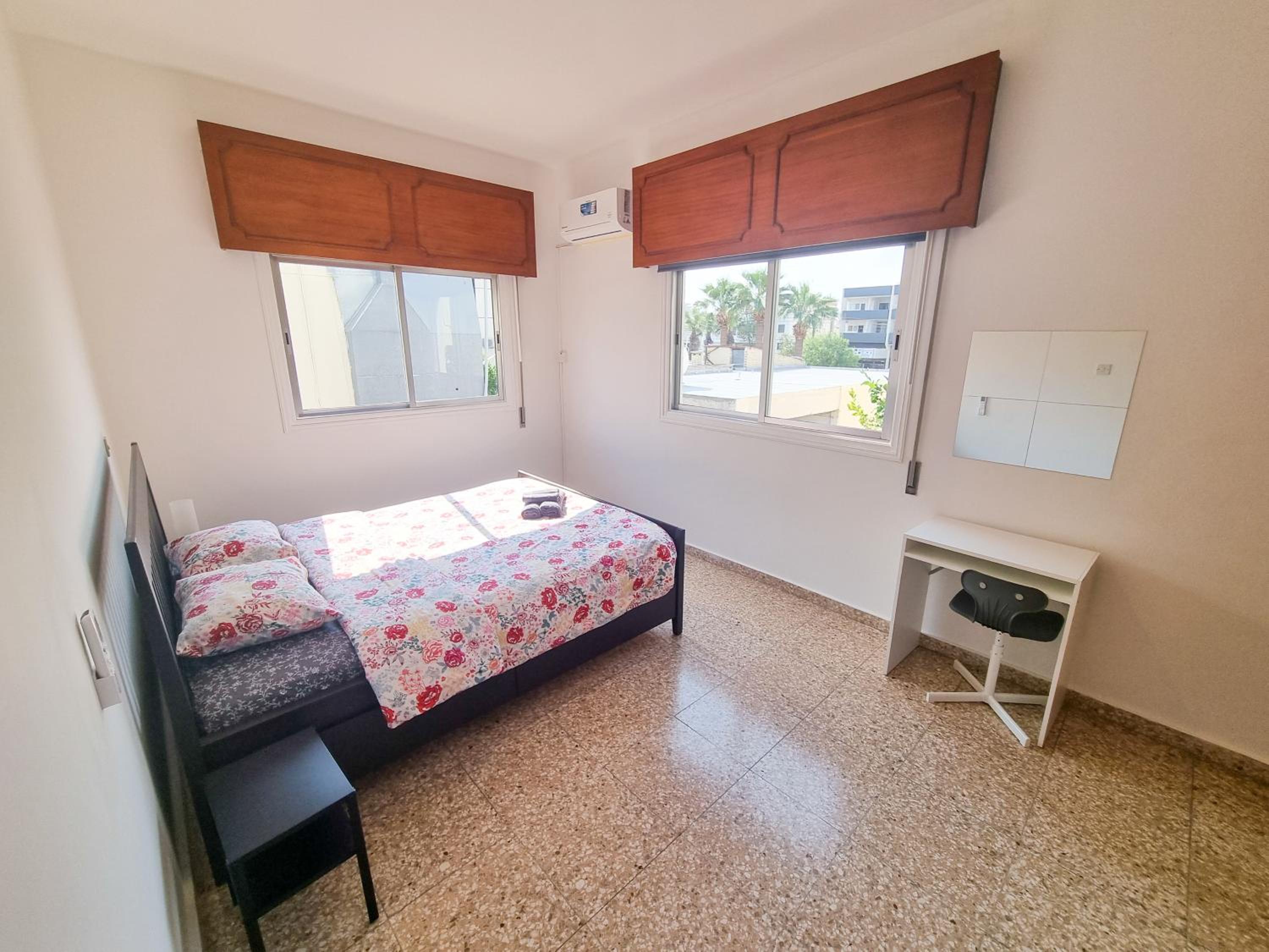 Luxury City Rooms - Smart TV with Netflix