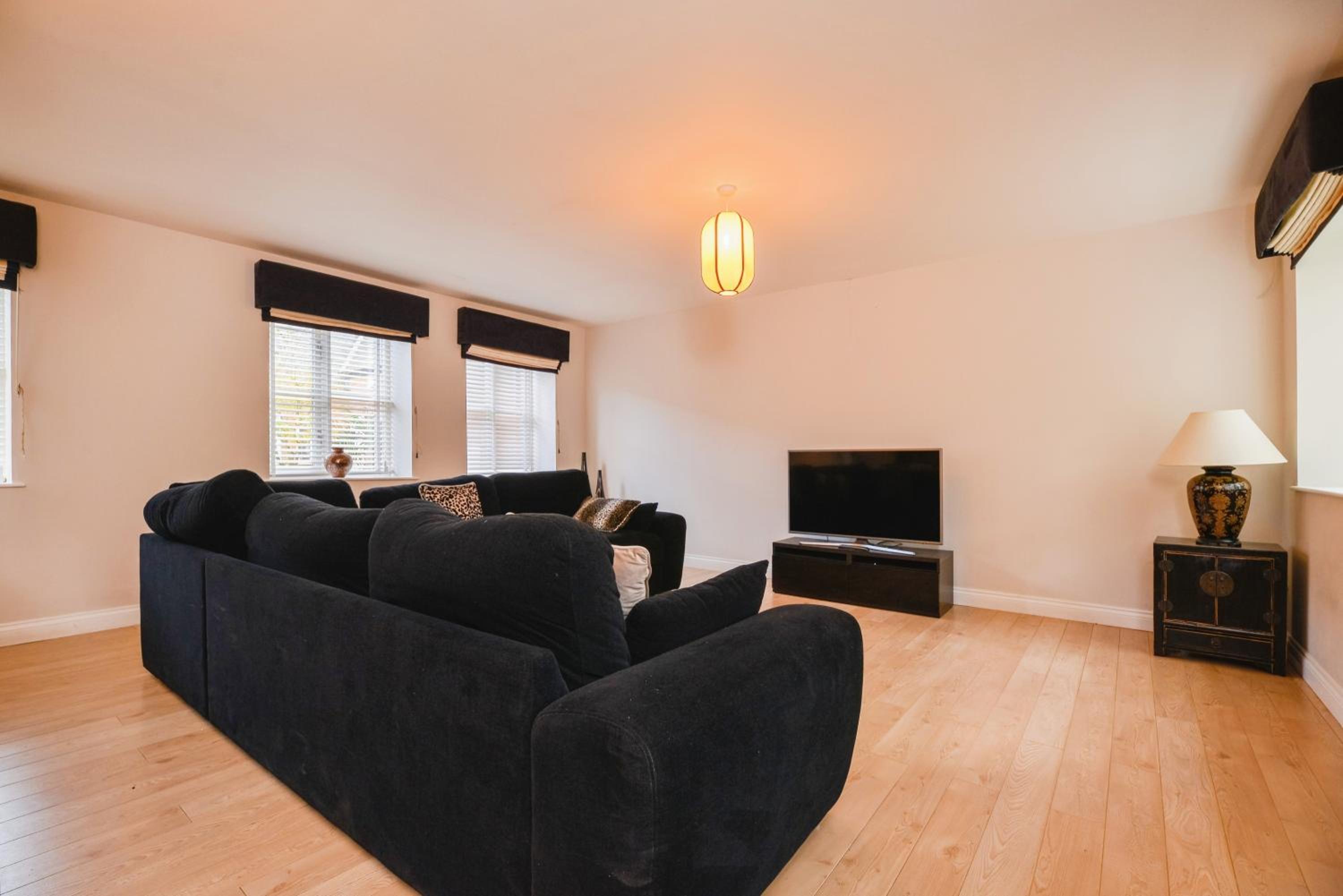 Grey Towers Stables 3 bedroom set in private grounds view 4
