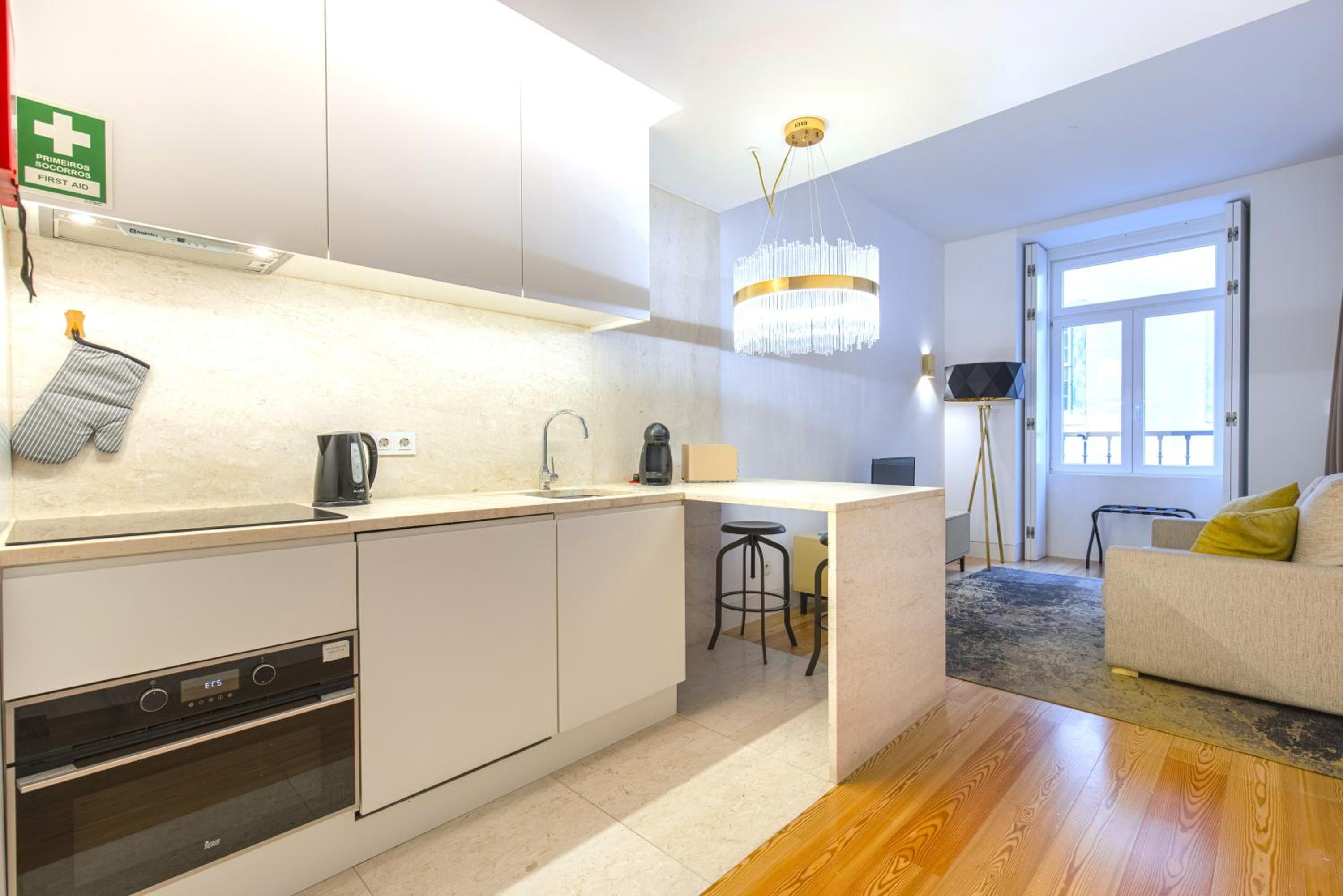 Cozy Downtown Studio by LovelyStay view 2