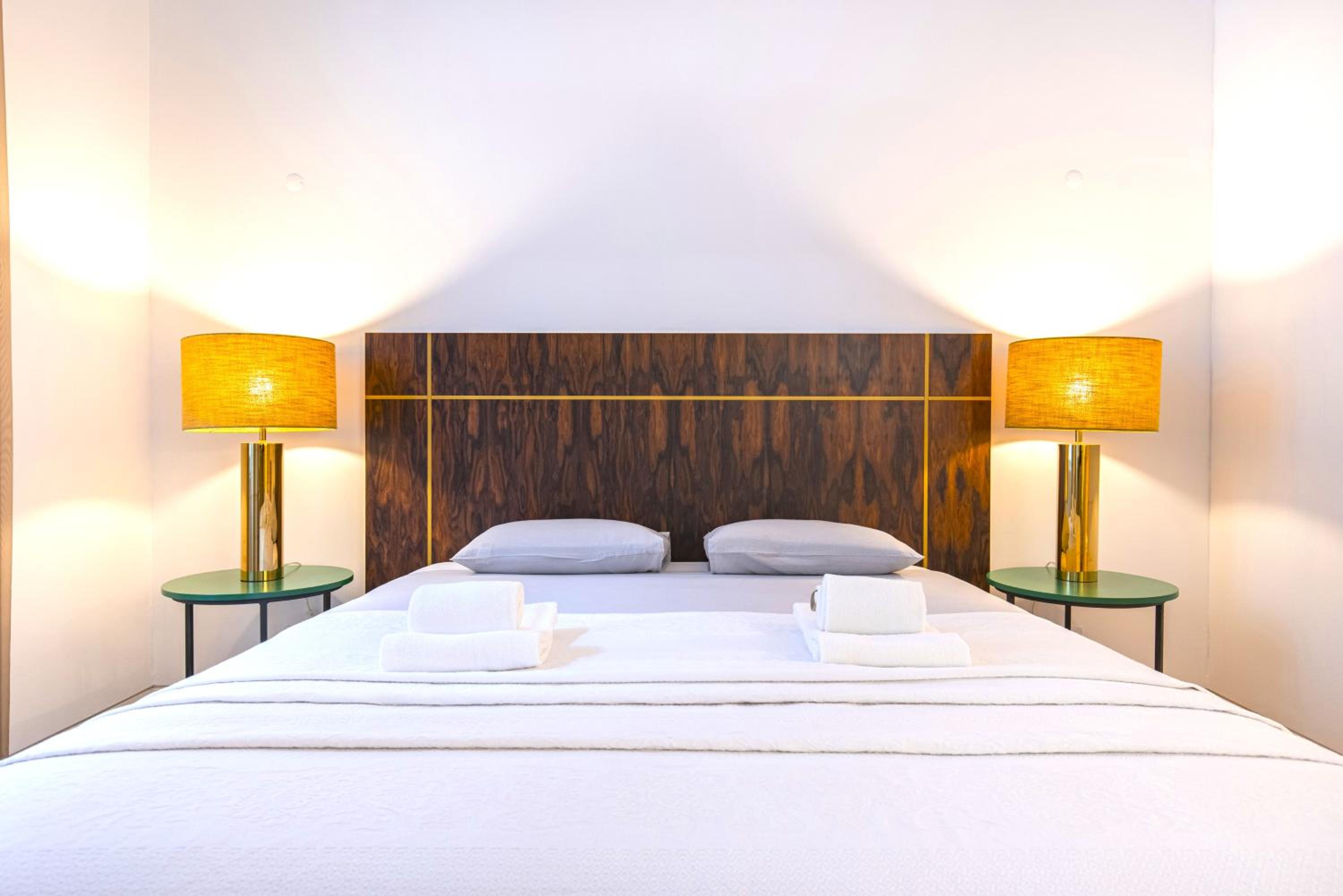 Cozy Downtown Studio by LovelyStay view 5