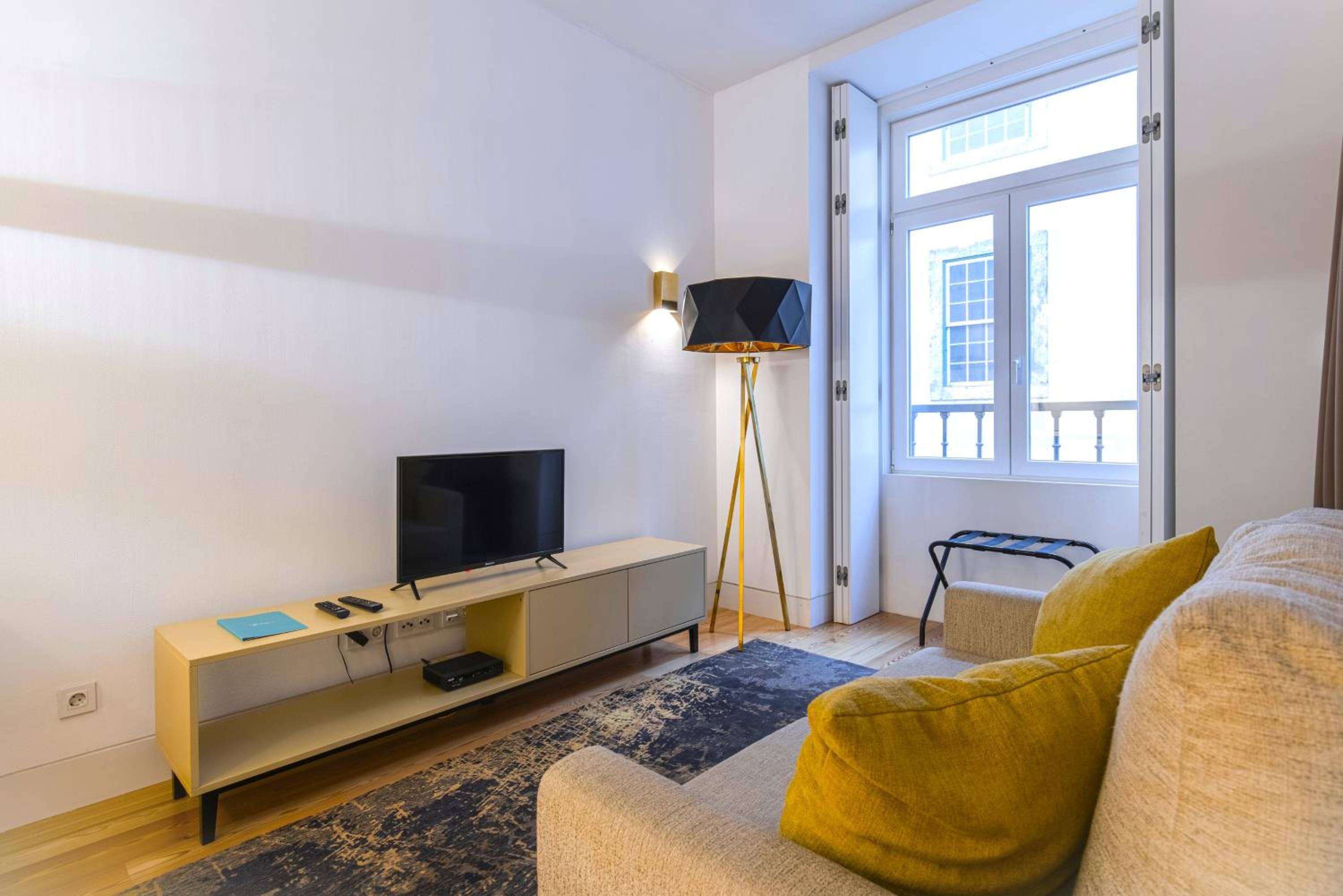 Cozy Downtown Studio by LovelyStay view 3