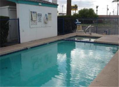 Colonade Motel Suites
