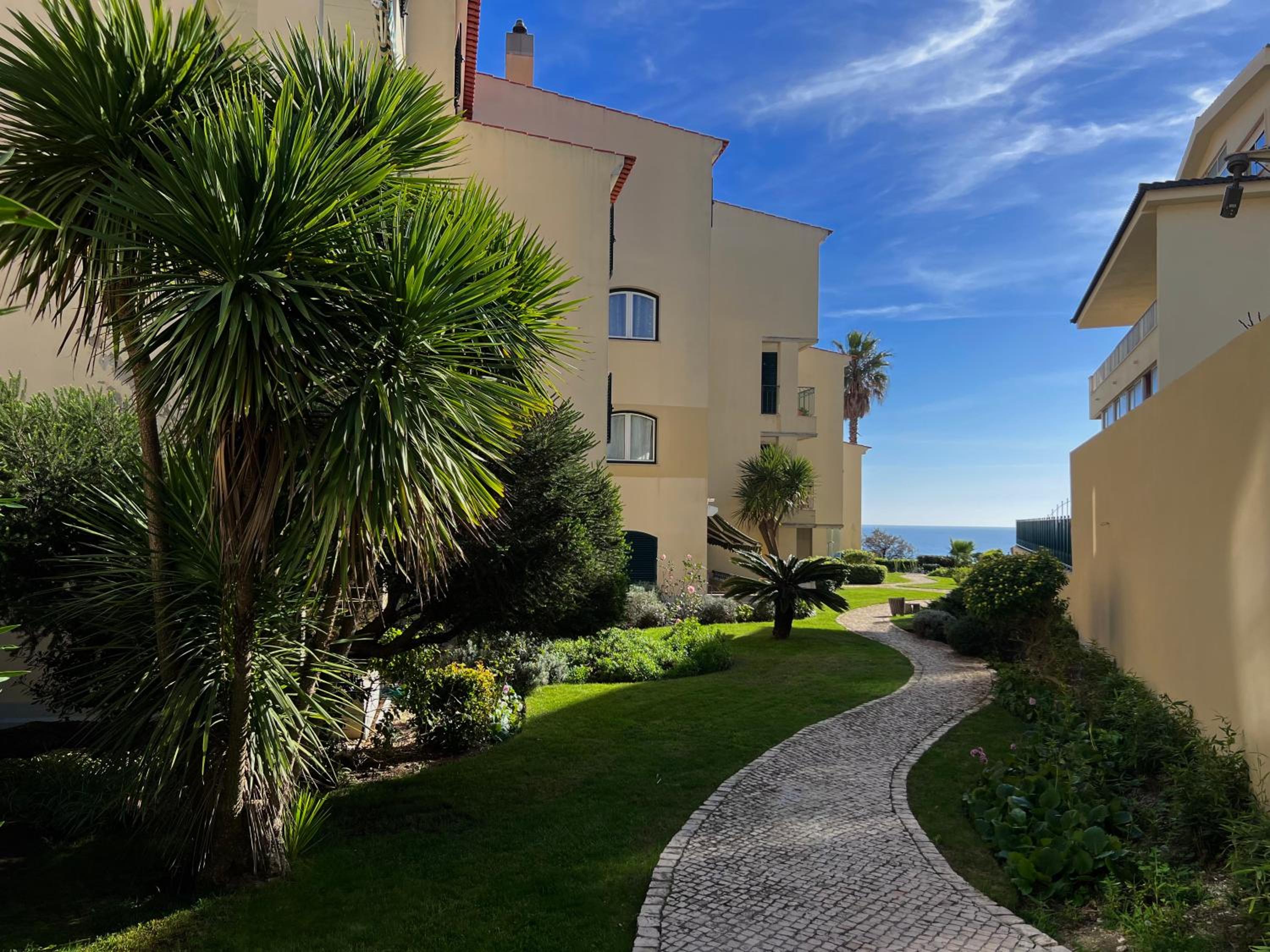 Hotel Lux Parede Ocean View - Image 1