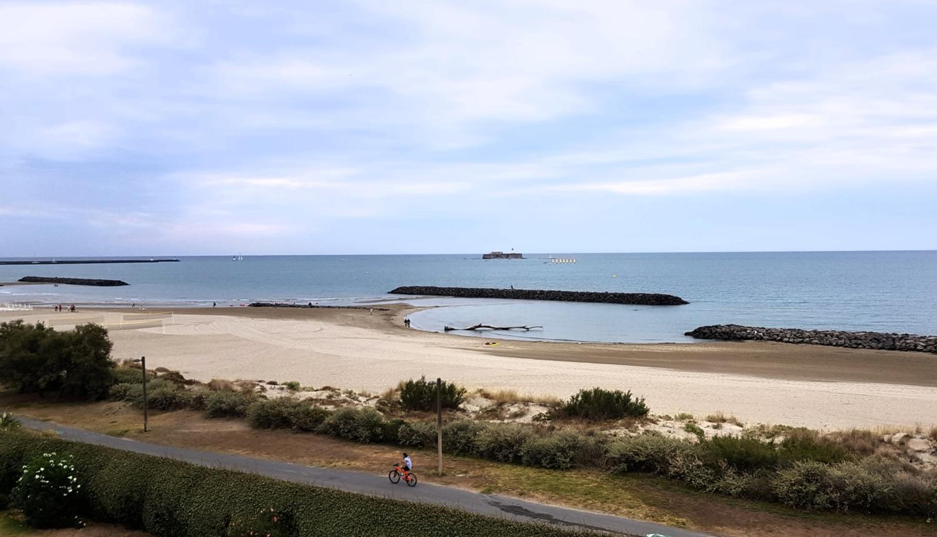 MOM' Blue Paradise Front De Mer 3 étoiles 61 m2 CAP'Diem 3 Clim - Idéal pr un Séjour de 15j ou plus ! Wifi, lit 160 - 4è Ascenseur, Parking, Piscine, Pétan