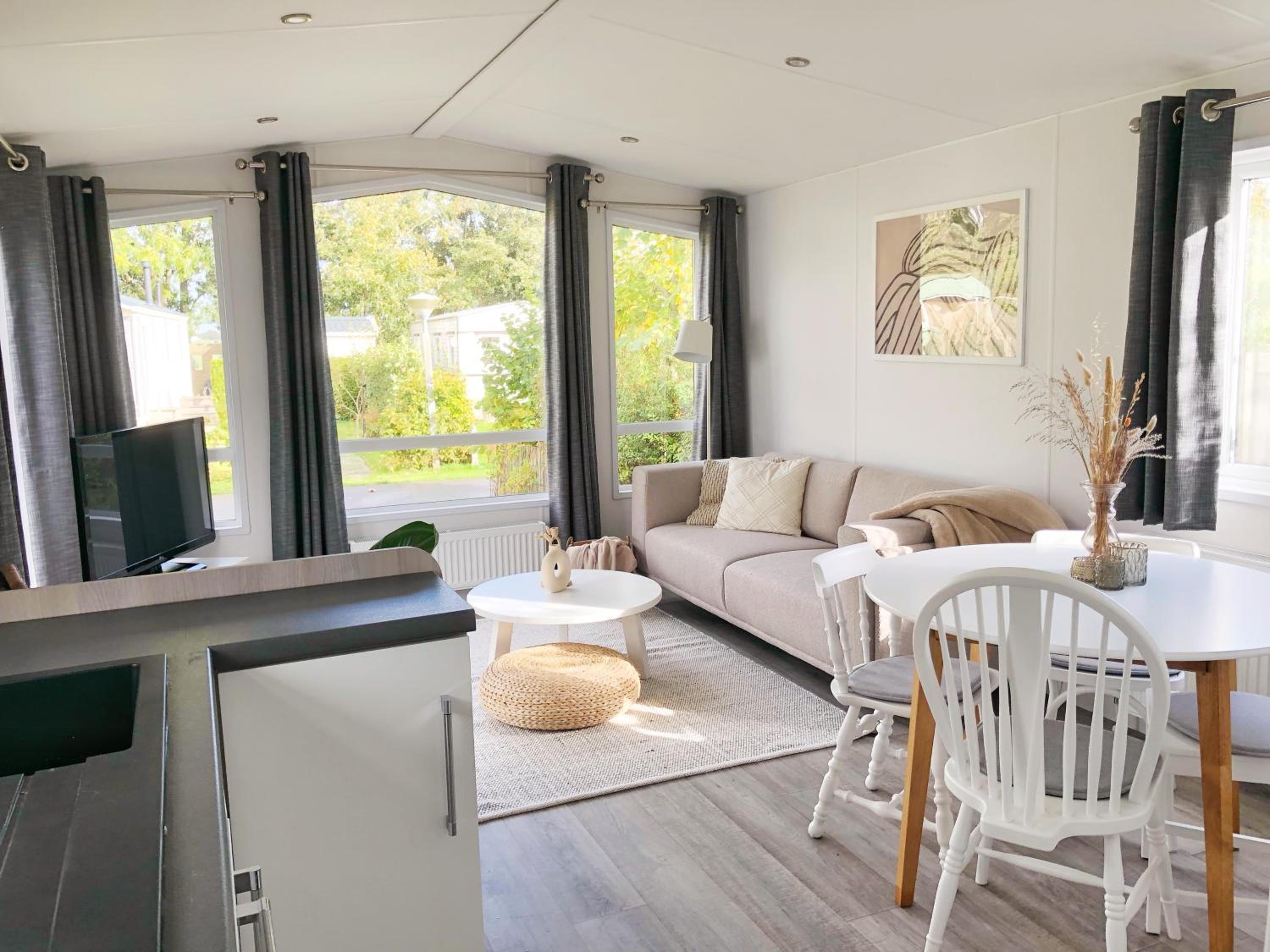 Chalet 557 op Recreatiepark De Wielen view 2