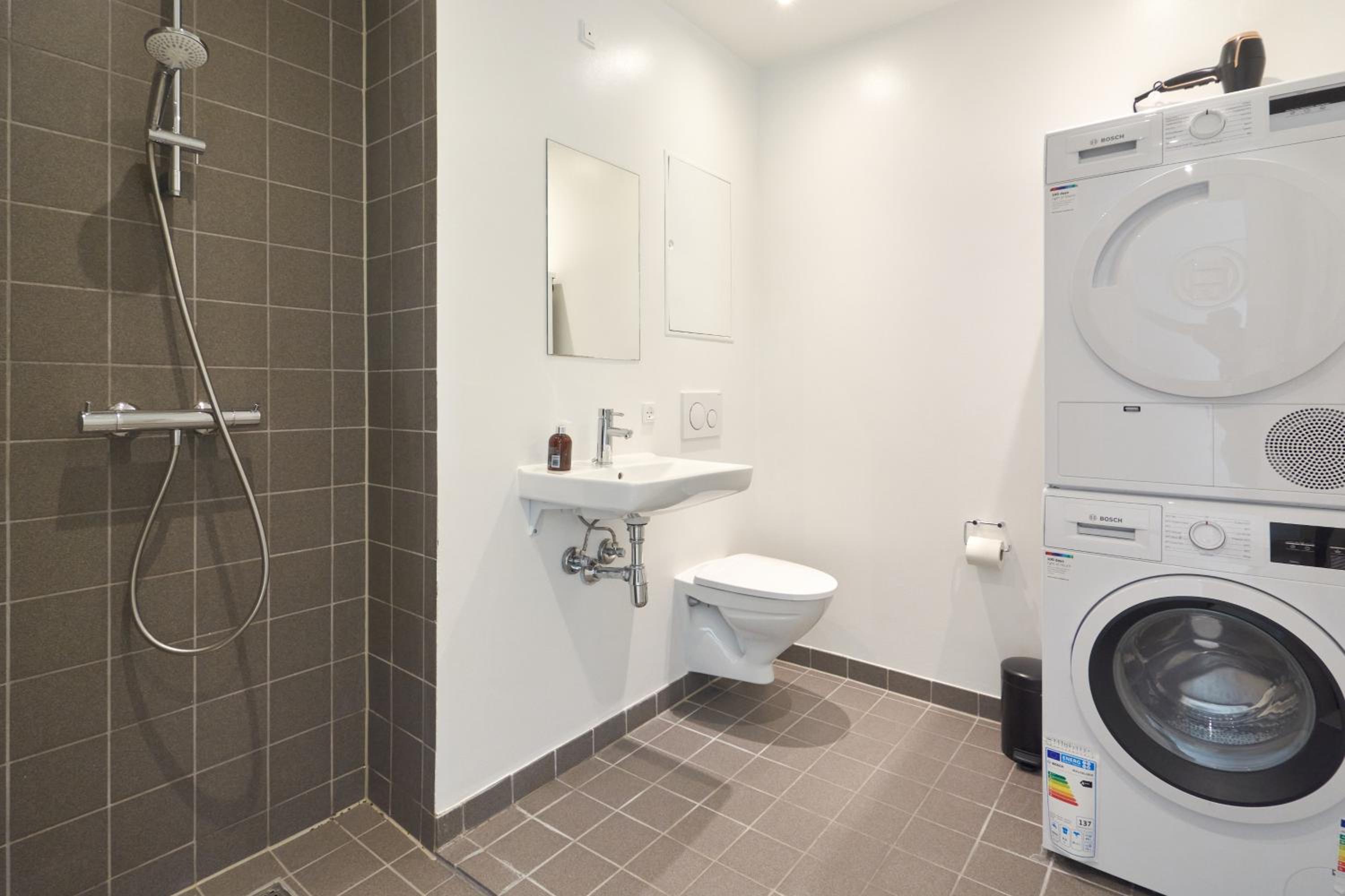 Stylish 2BR w Private Balcony in CPH City Centre view 3