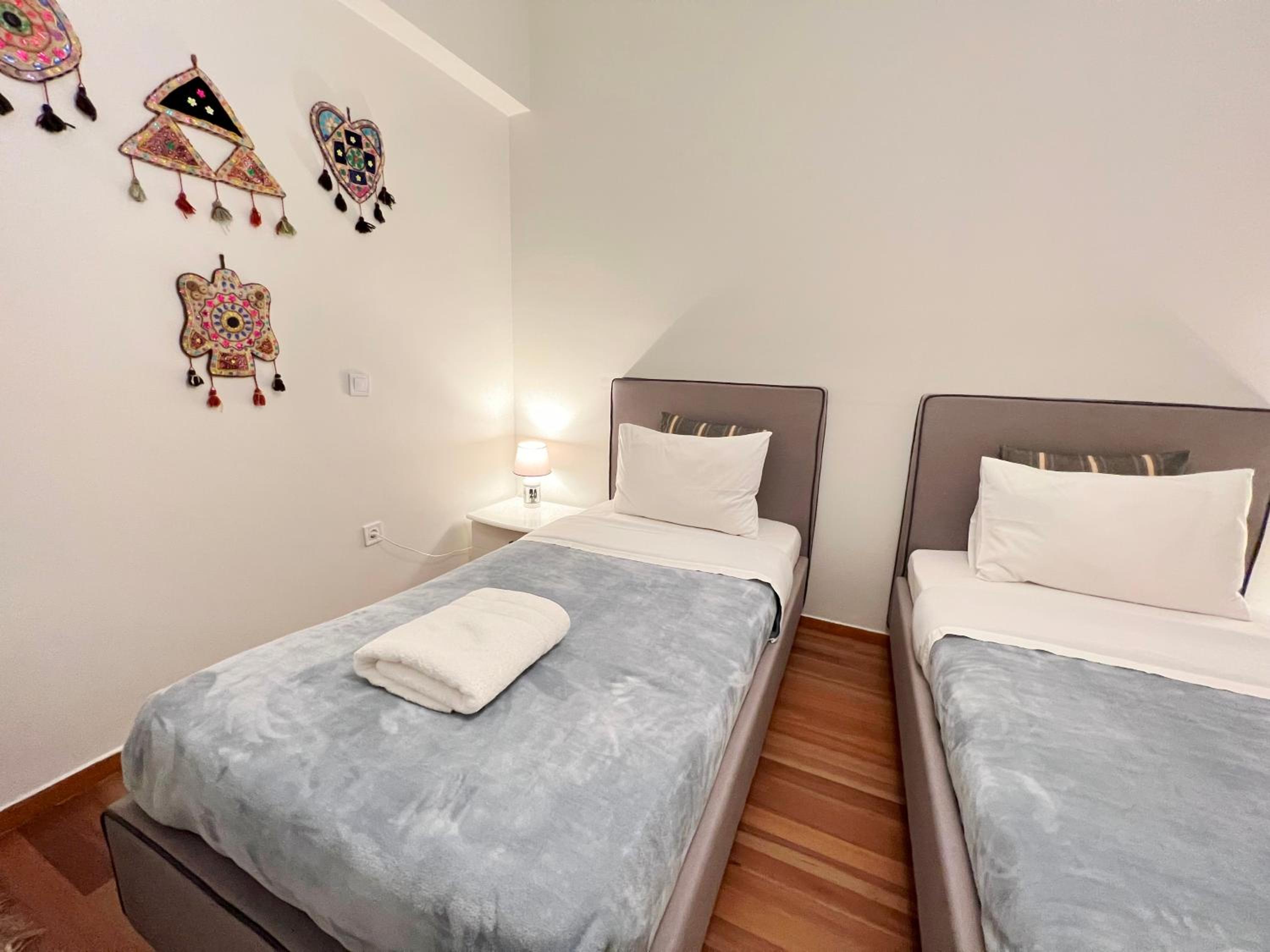 A Stroll to the Acropolis - By Athenian Homes