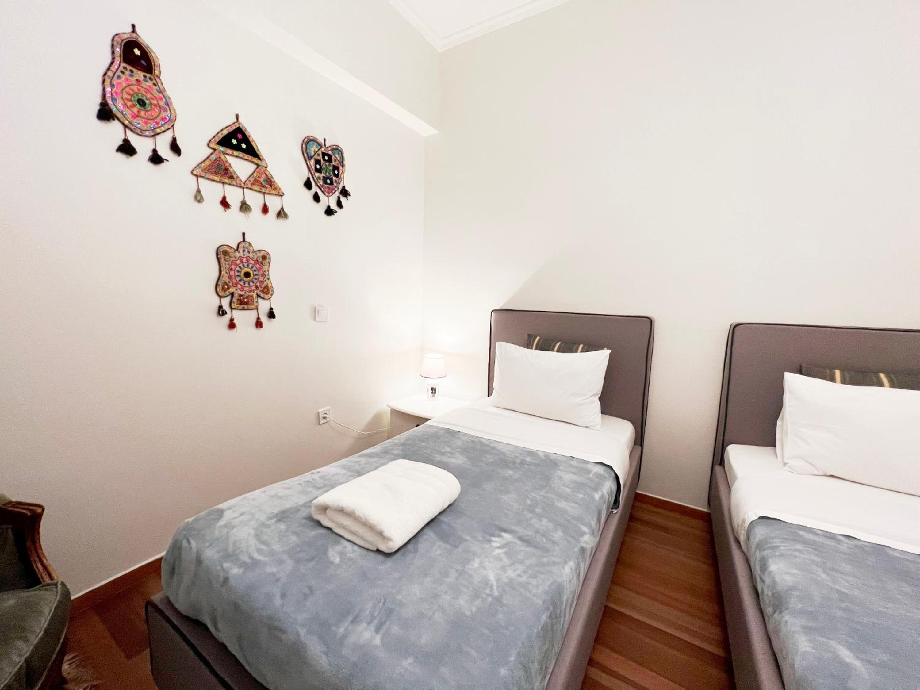 A Stroll to the Acropolis - By Athenian Homes