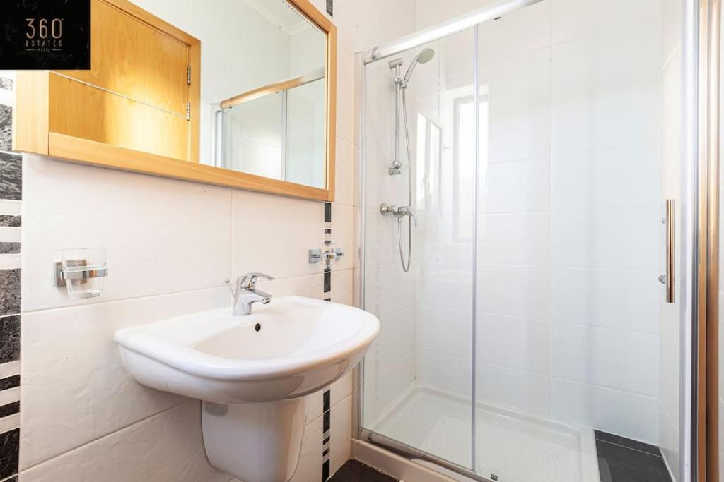 Comfortable Penthouse, served with LIFT, WIFI & AC by 360 Estates photo 5