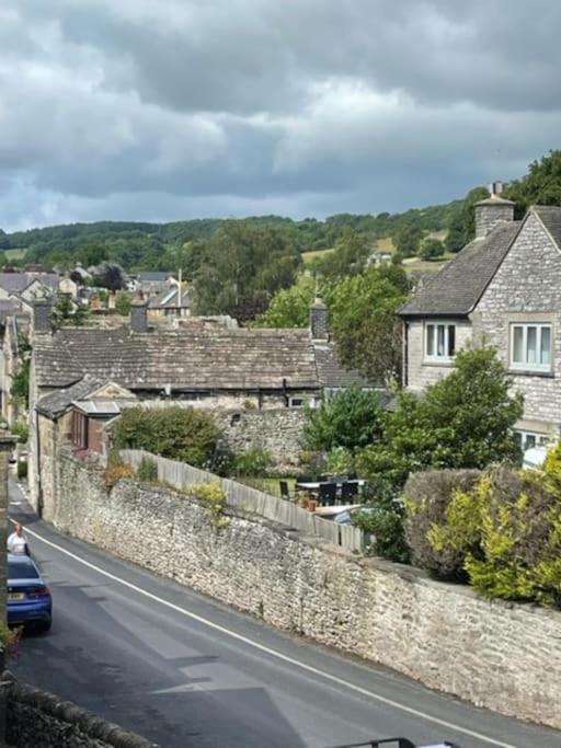 Beautiful listed 3 bedroom cottage with wood burner