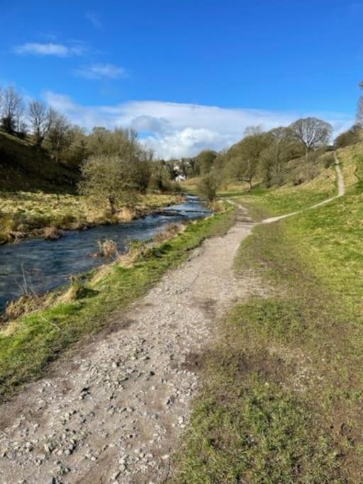 Beautiful listed 3 bedroom cottage with wood burner