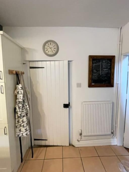 Beautiful listed 3 bedroom cottage with wood burner