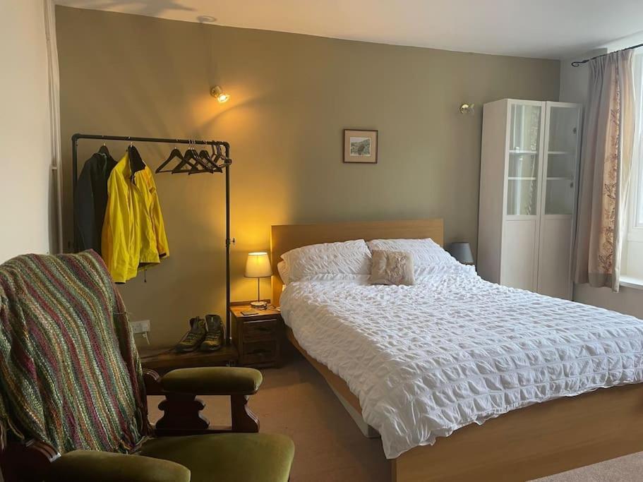 Beautiful listed 3 bedroom cottage with wood burner