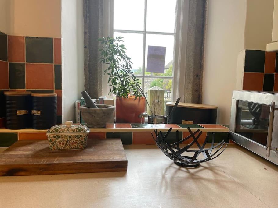 Beautiful listed 3 bedroom cottage with wood burner