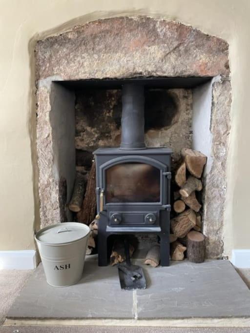Beautiful listed 3 bedroom cottage with wood burner