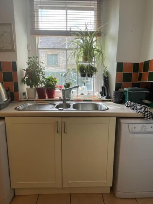 Beautiful listed 3 bedroom cottage with wood burner