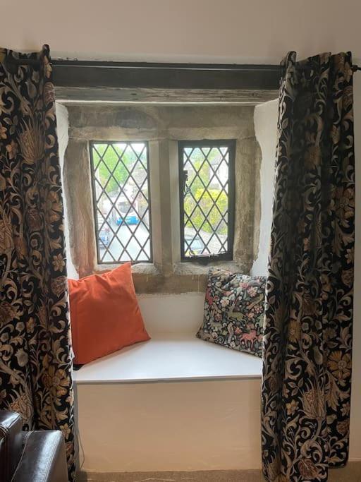 Beautiful listed 3 bedroom cottage with wood burner