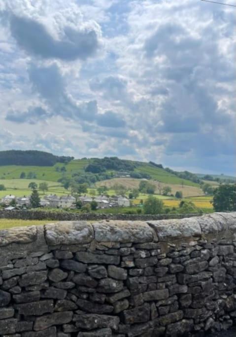 Beautiful listed 3 bedroom cottage with wood burner