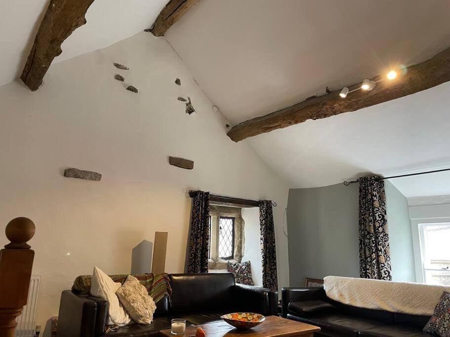 Beautiful listed 3 bedroom cottage with wood burner