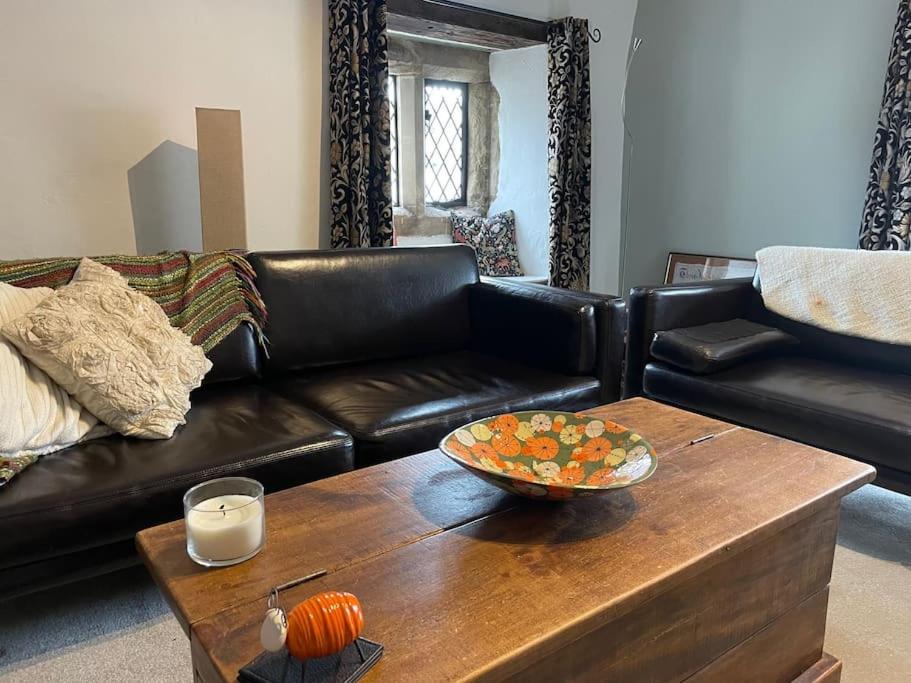 Beautiful listed 3 bedroom cottage with wood burner