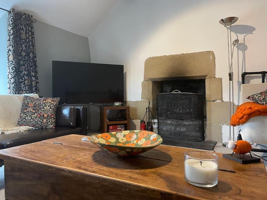 Beautiful listed 3 bedroom cottage with wood burner