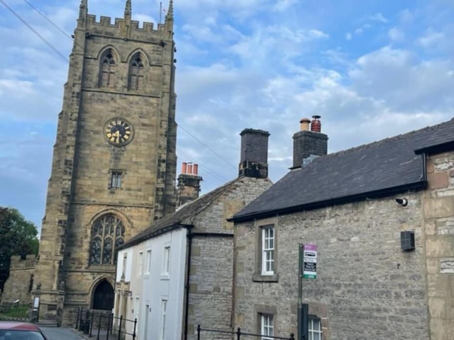 Beautiful listed 3 bedroom cottage with wood burner