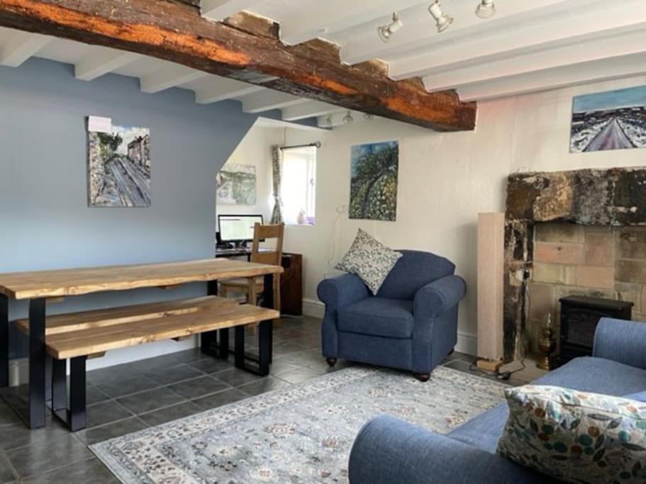 Beautiful listed 3 bedroom cottage with wood burner