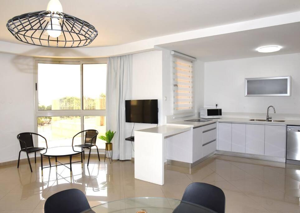 Stylish 3BR Golf Residence Eilat view 3