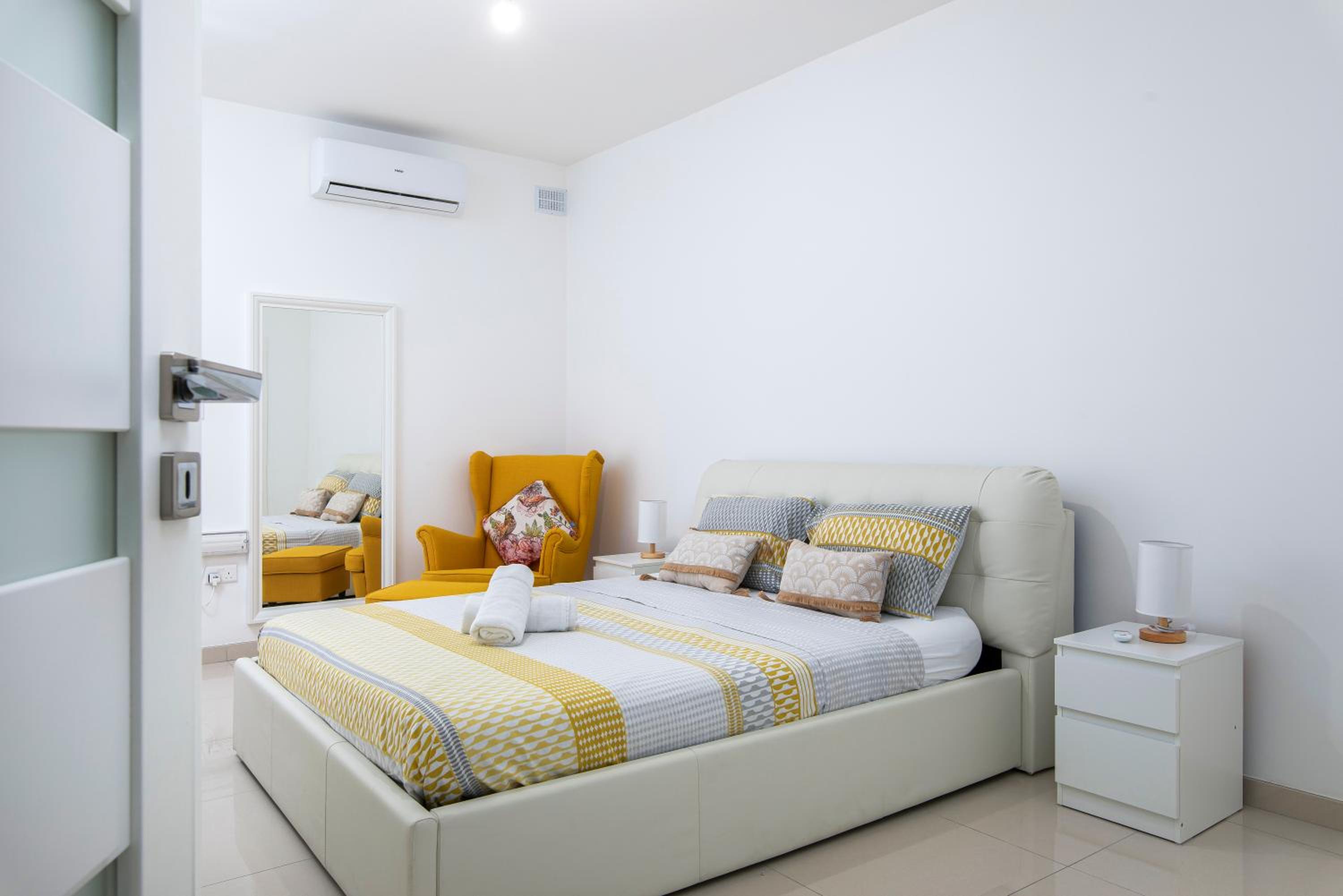 Spacious, Modern & Cosy 2 Bedroom 2 Bathroom Apartment - St. Julians photo 2