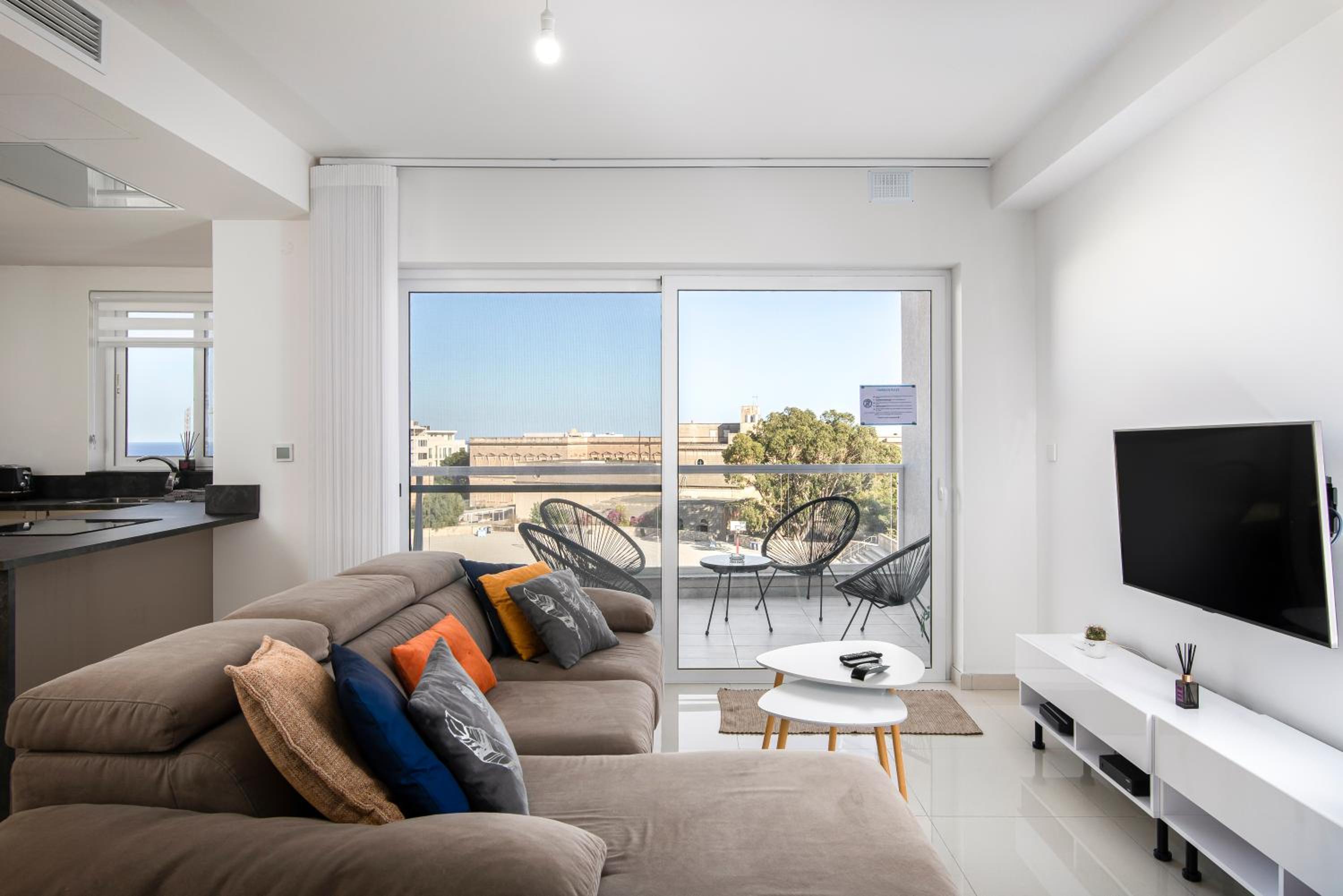 Spacious, Modern & Cosy 2 Bedroom 2 Bathroom Apartment - St. Julians — St Julian's