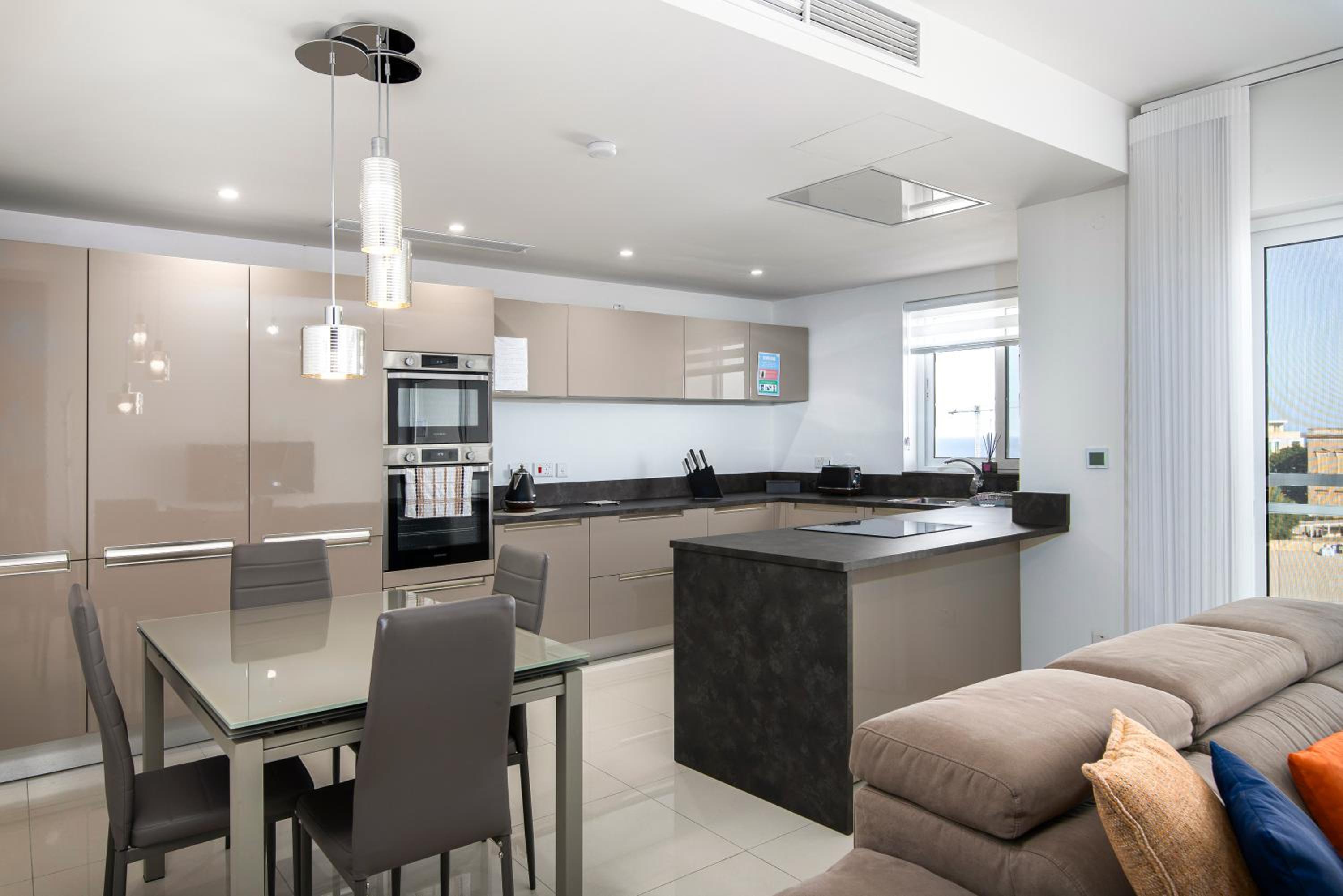 Spacious, Modern & Cosy 2 Bedroom 2 Bathroom Apartment - St. Julians photo 3