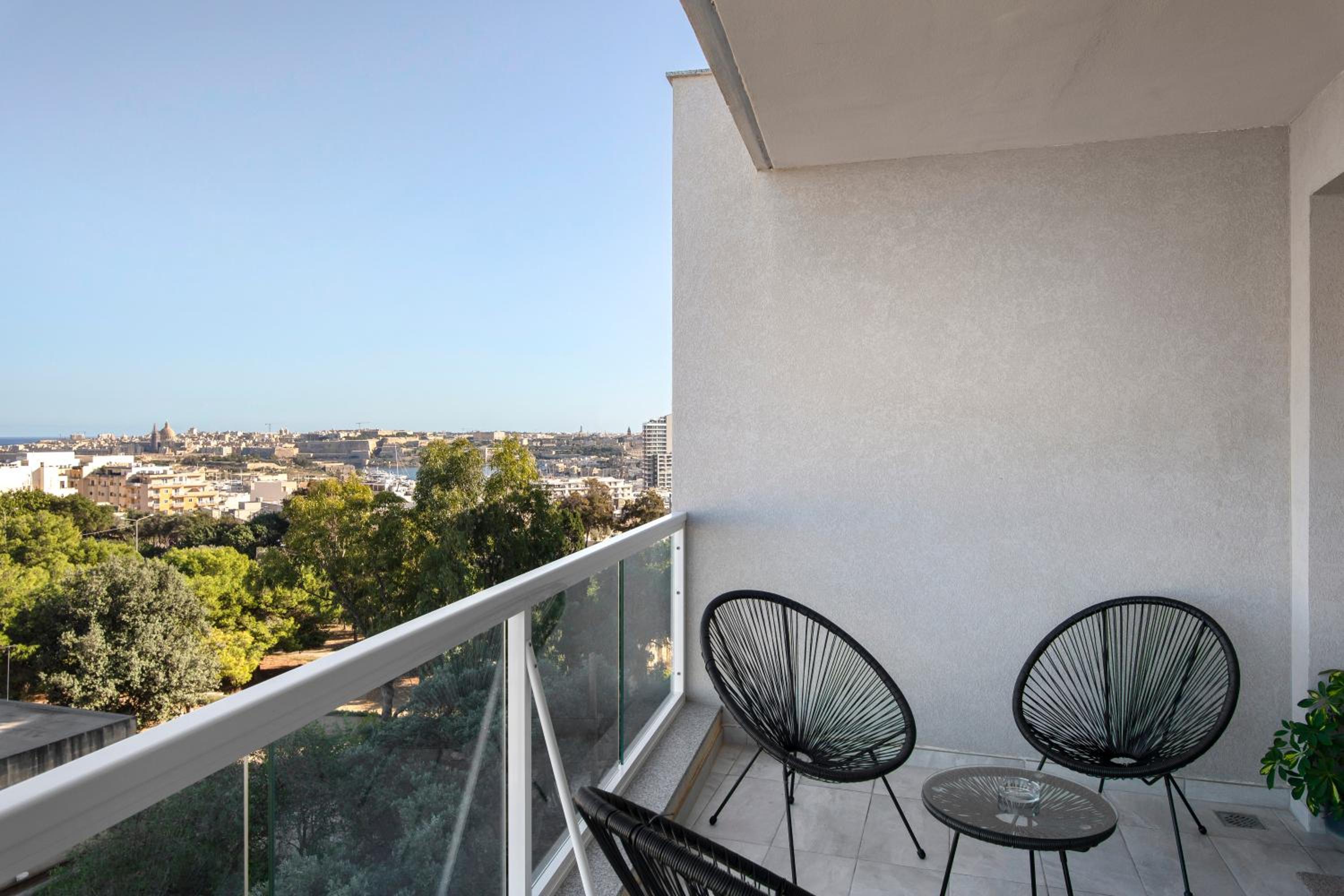 Spacious, Modern & Cosy 2 Bedroom 2 Bathroom Apartment - St. Julians photo 4