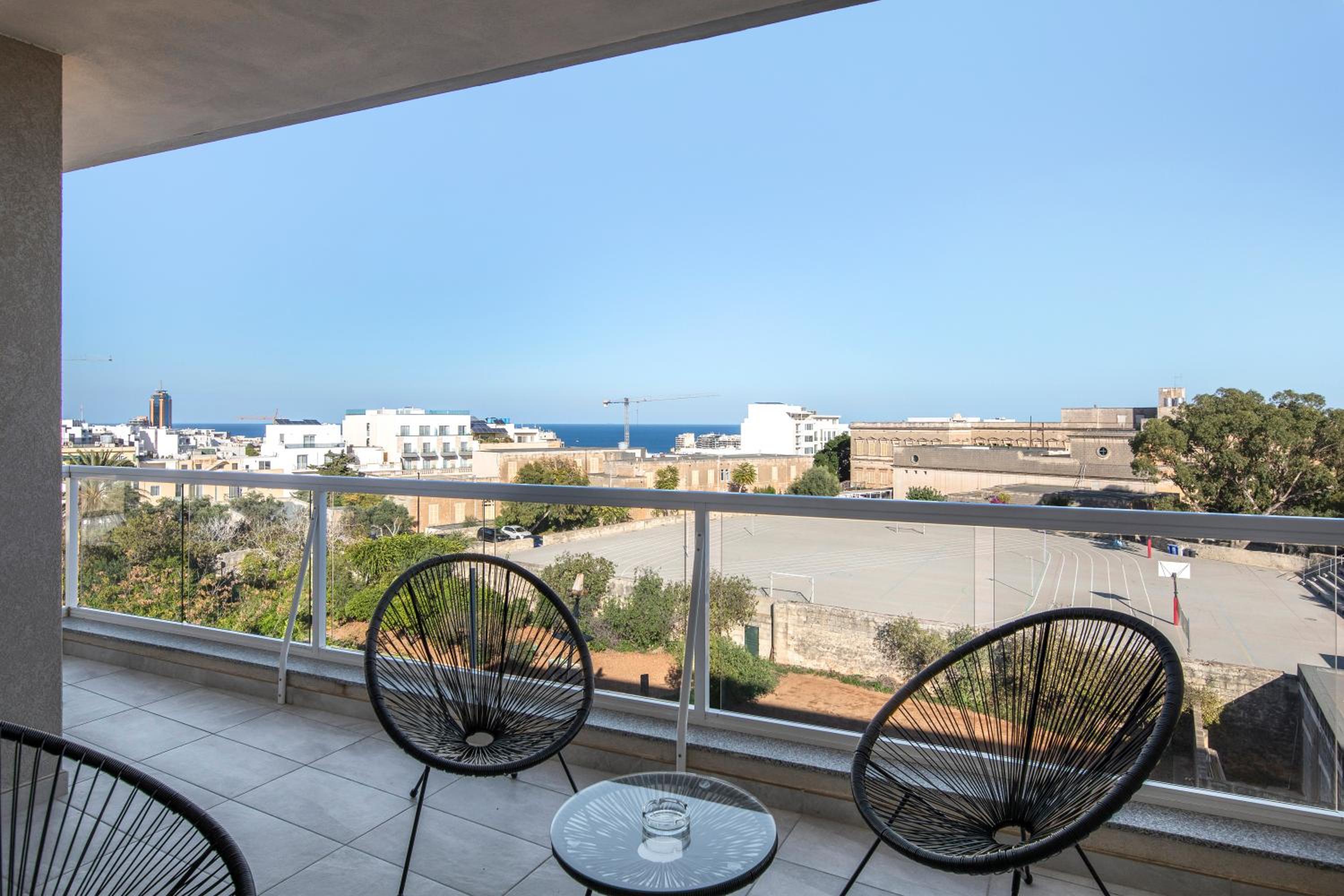 Spacious, Modern & Cosy 2 Bedroom 2 Bathroom Apartment - St. Julians photo 4
