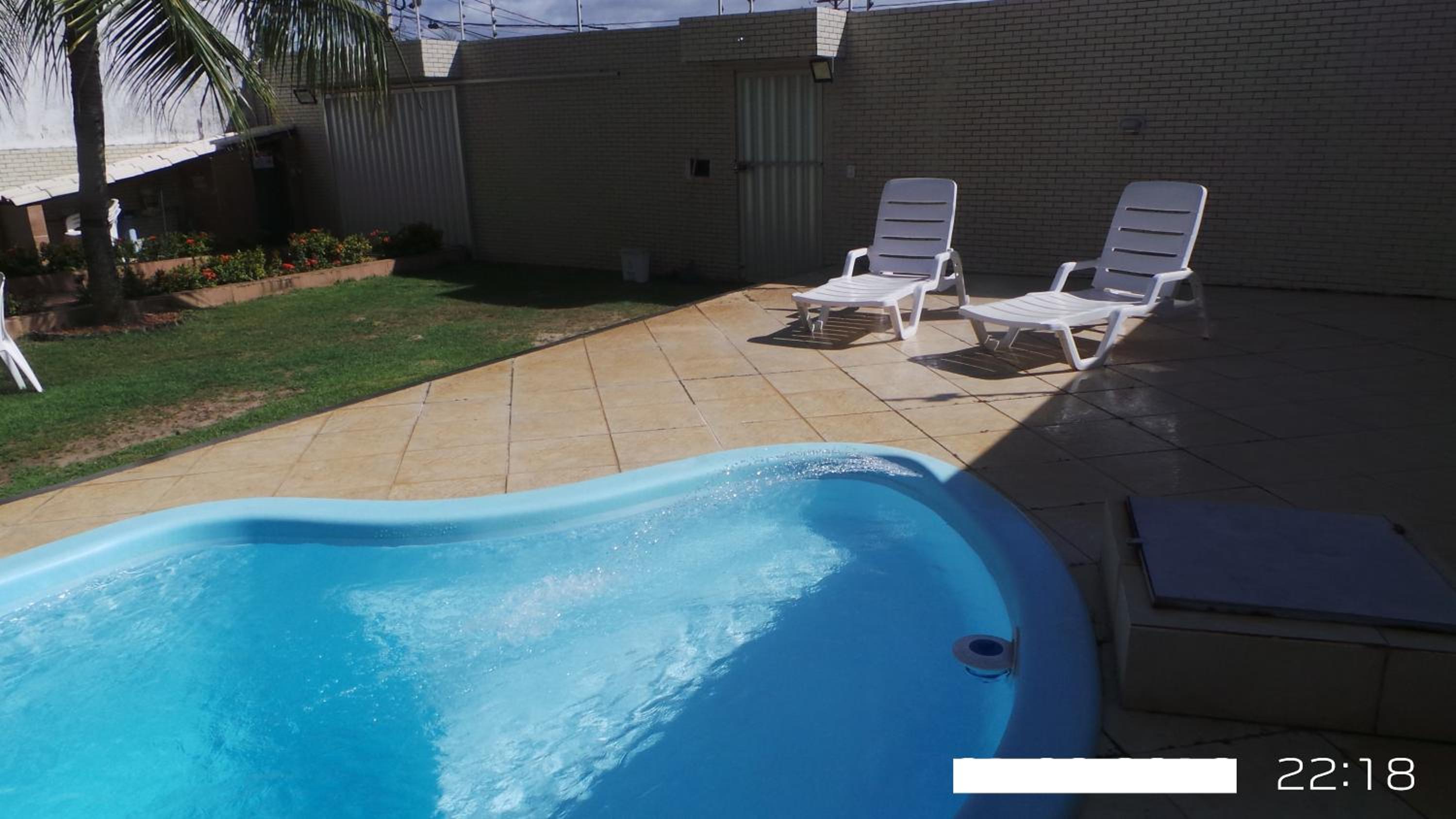 Excelente casa com Piscina