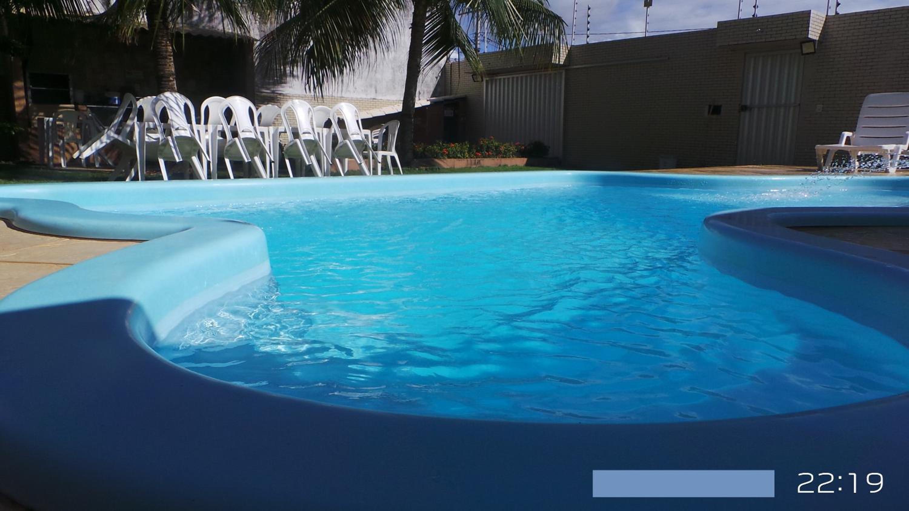 Excelente casa com Piscina