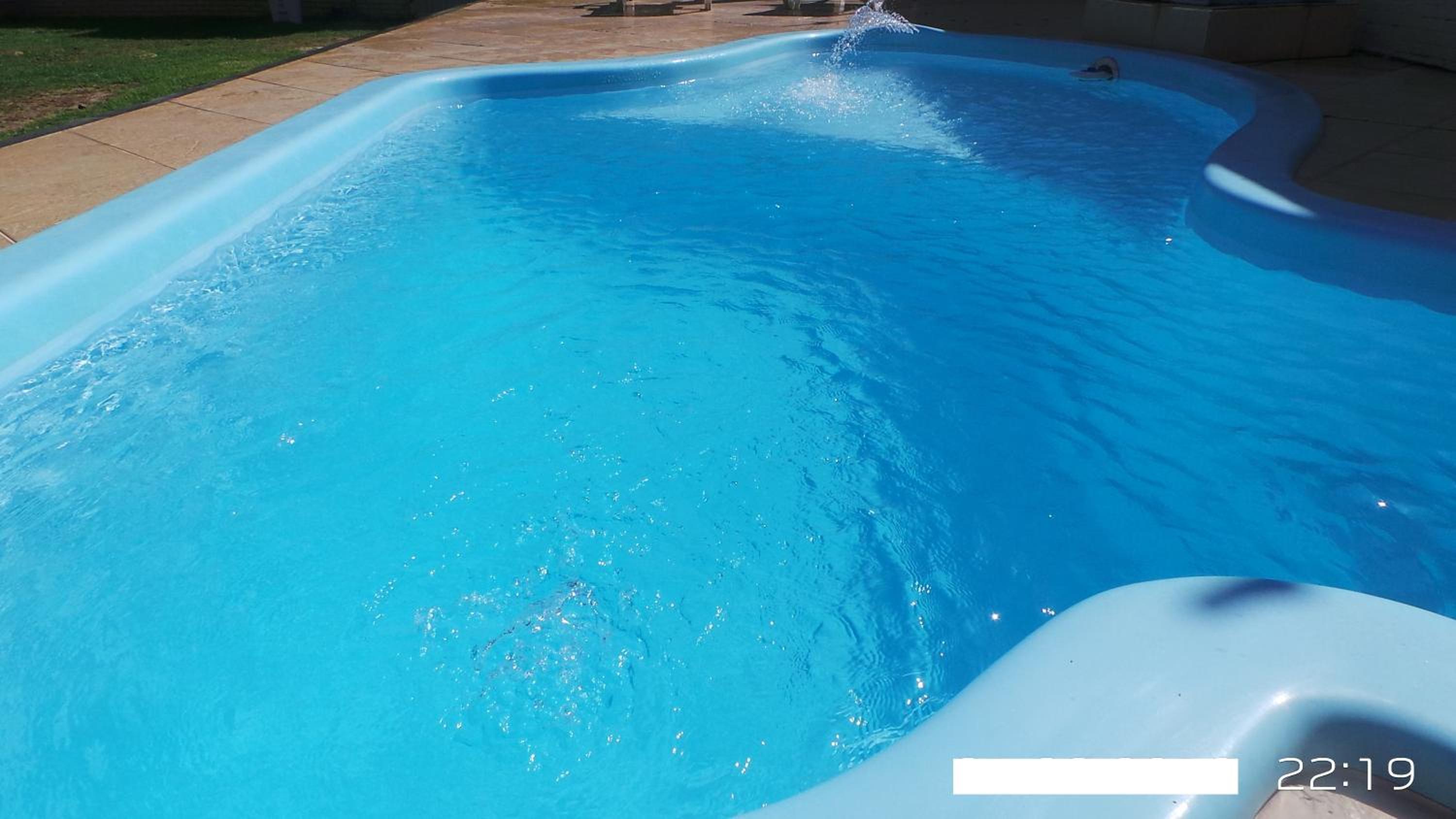 Excelente casa com Piscina