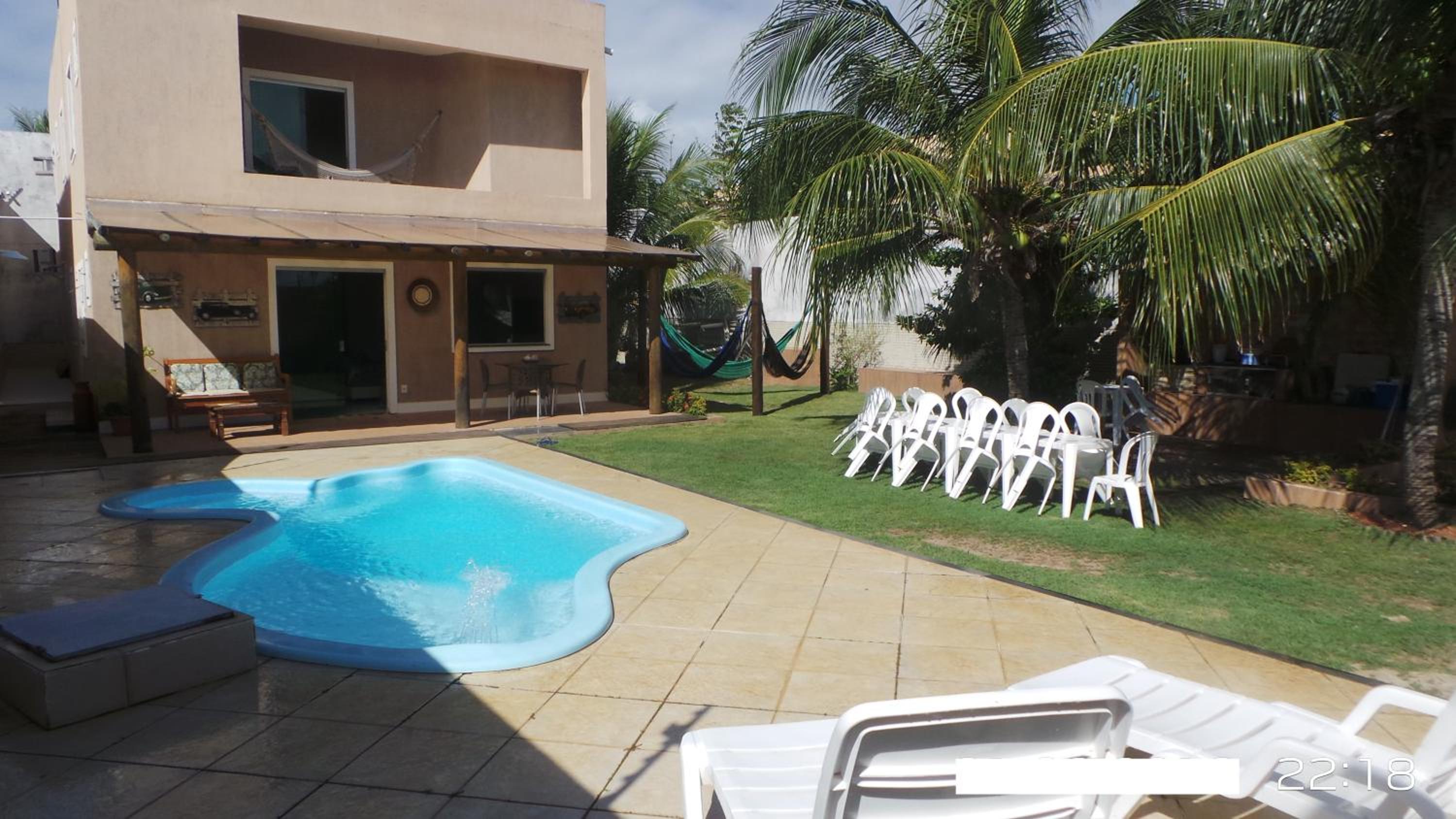 Excelente casa com Piscina