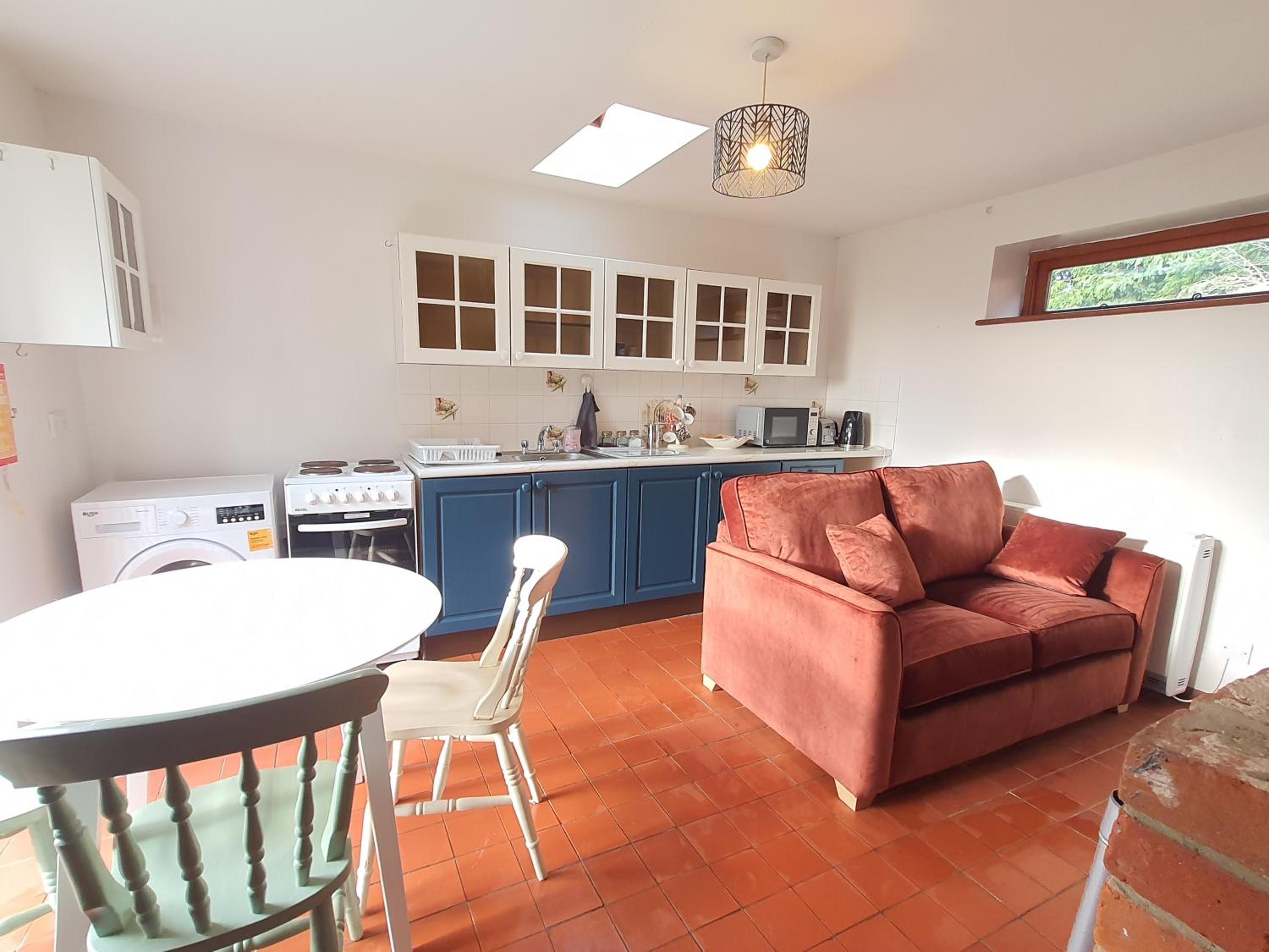 Cosy Rural Barn Conversion 5 Min Drive To Pin Mill 1 BR + sofa bed view 3