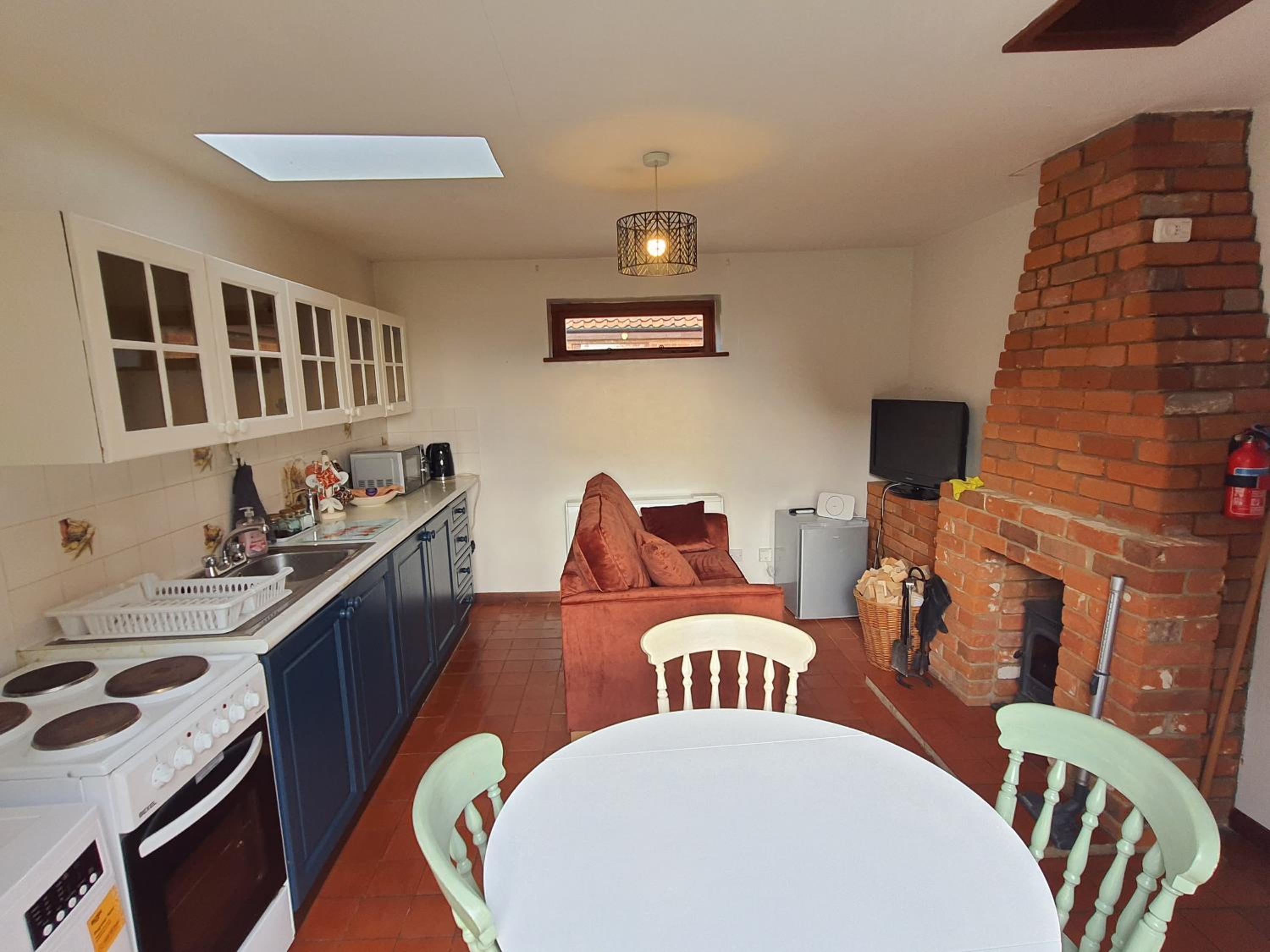Cosy Rural Barn Conversion 5 Min Drive To Pin Mill 1 BR + sofa bed view 5